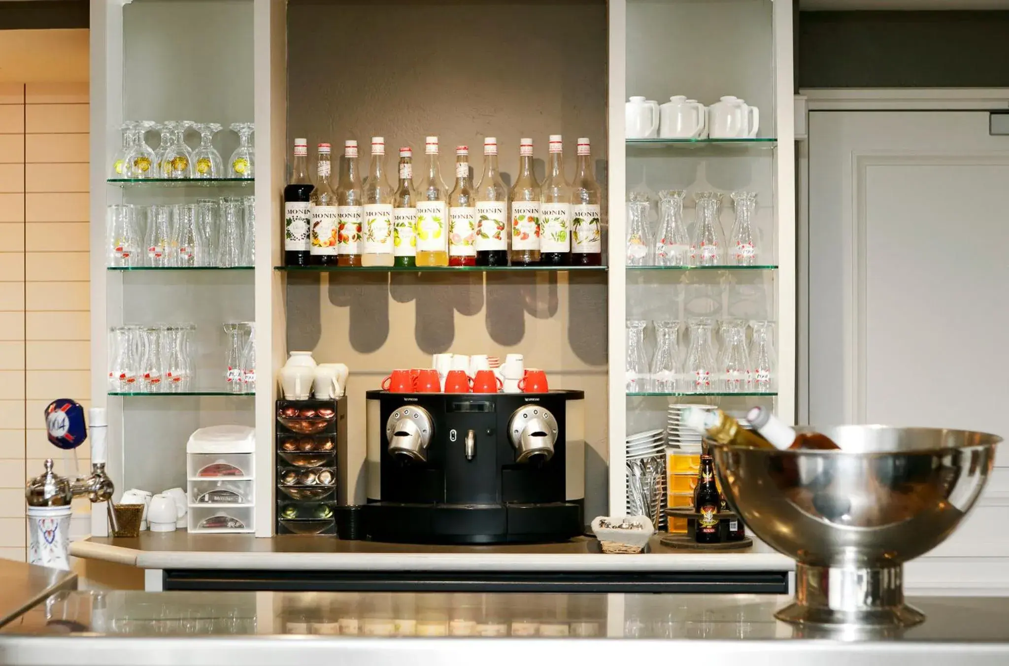 Lounge or bar in ibis Dole Sud Choisey Lounge or bar in ibis Dole Sud Choisey