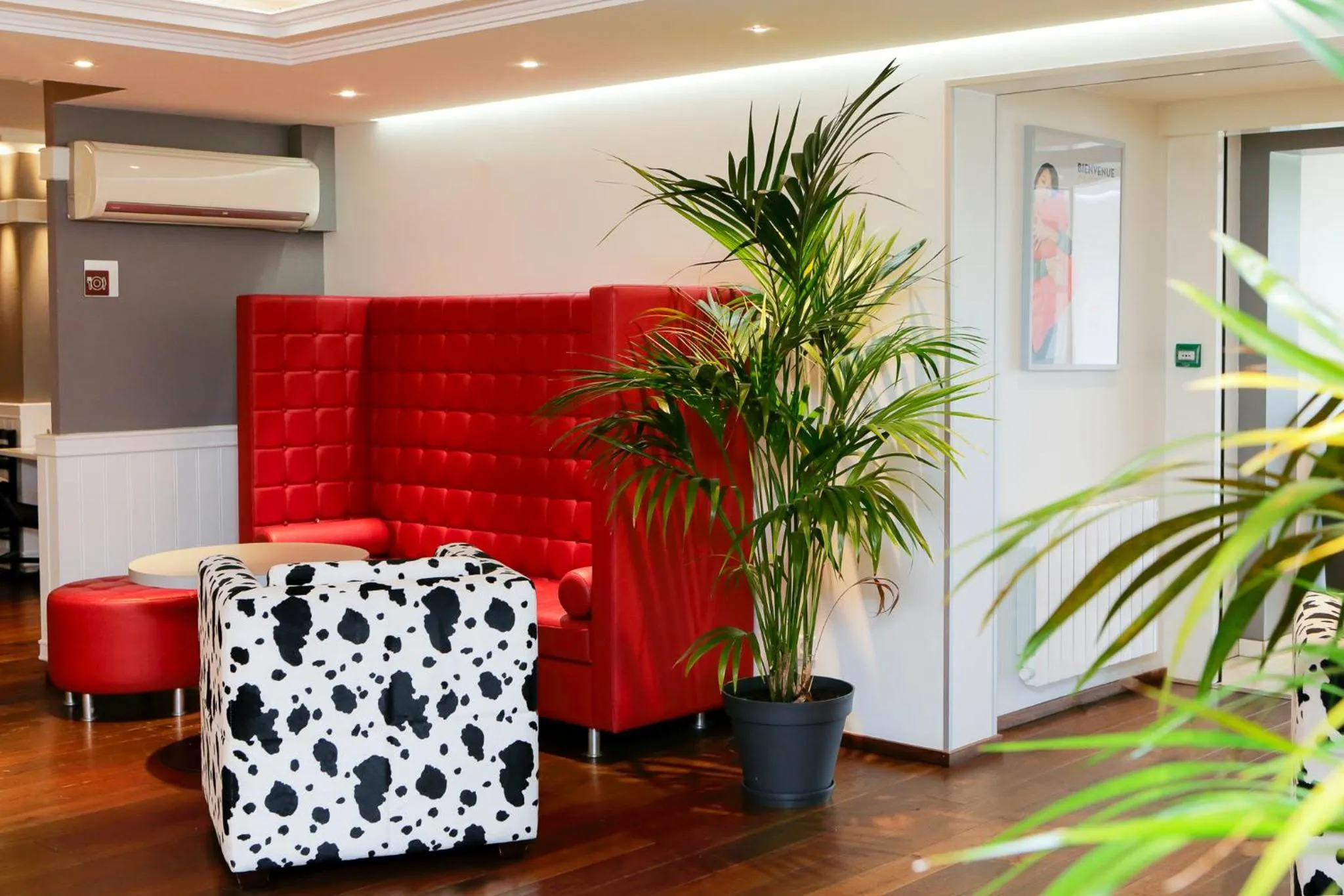 Lounge or bar in ibis Dole Sud Choisey