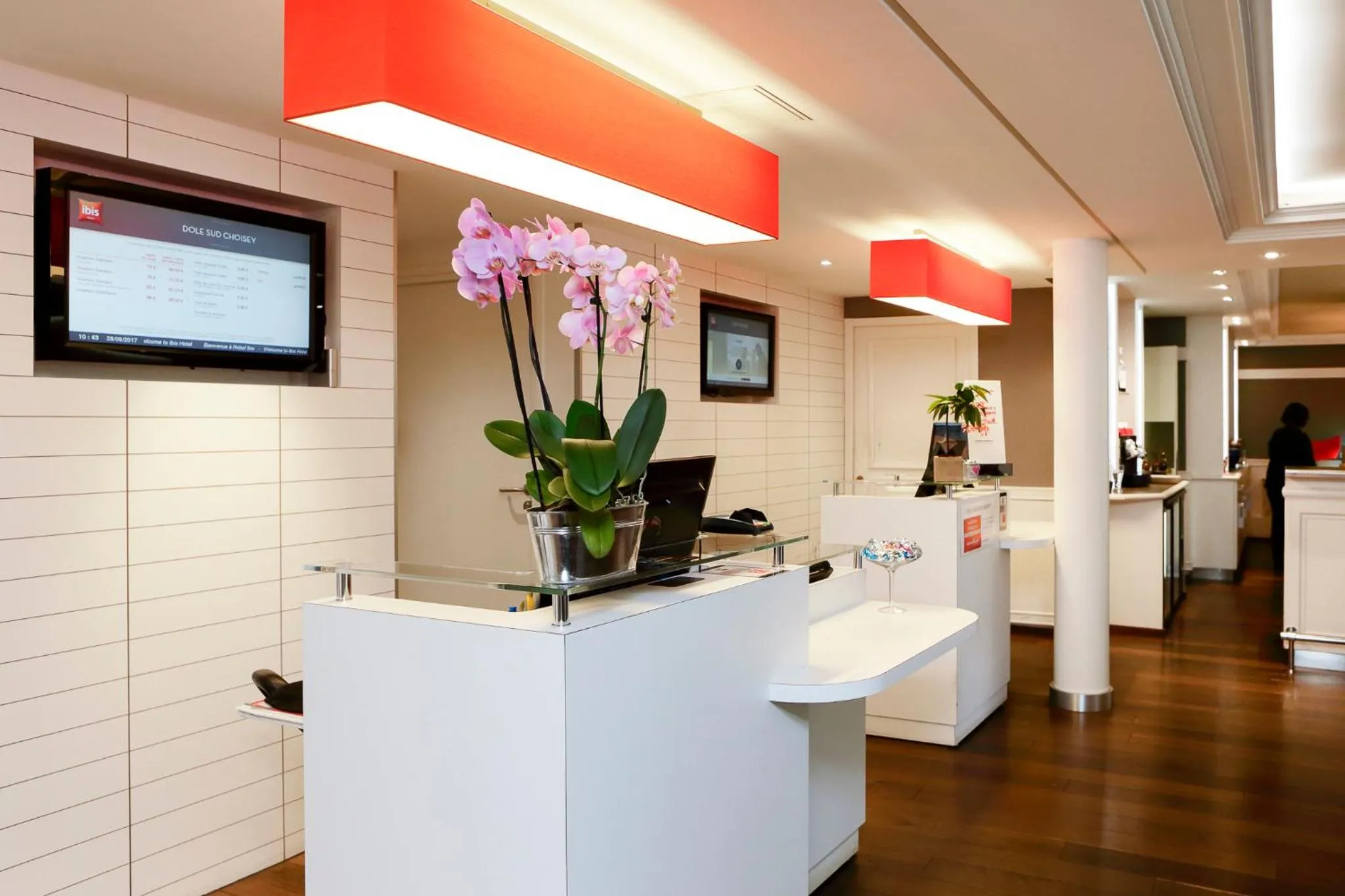 Lobby or reception in ibis Dole Sud Choisey