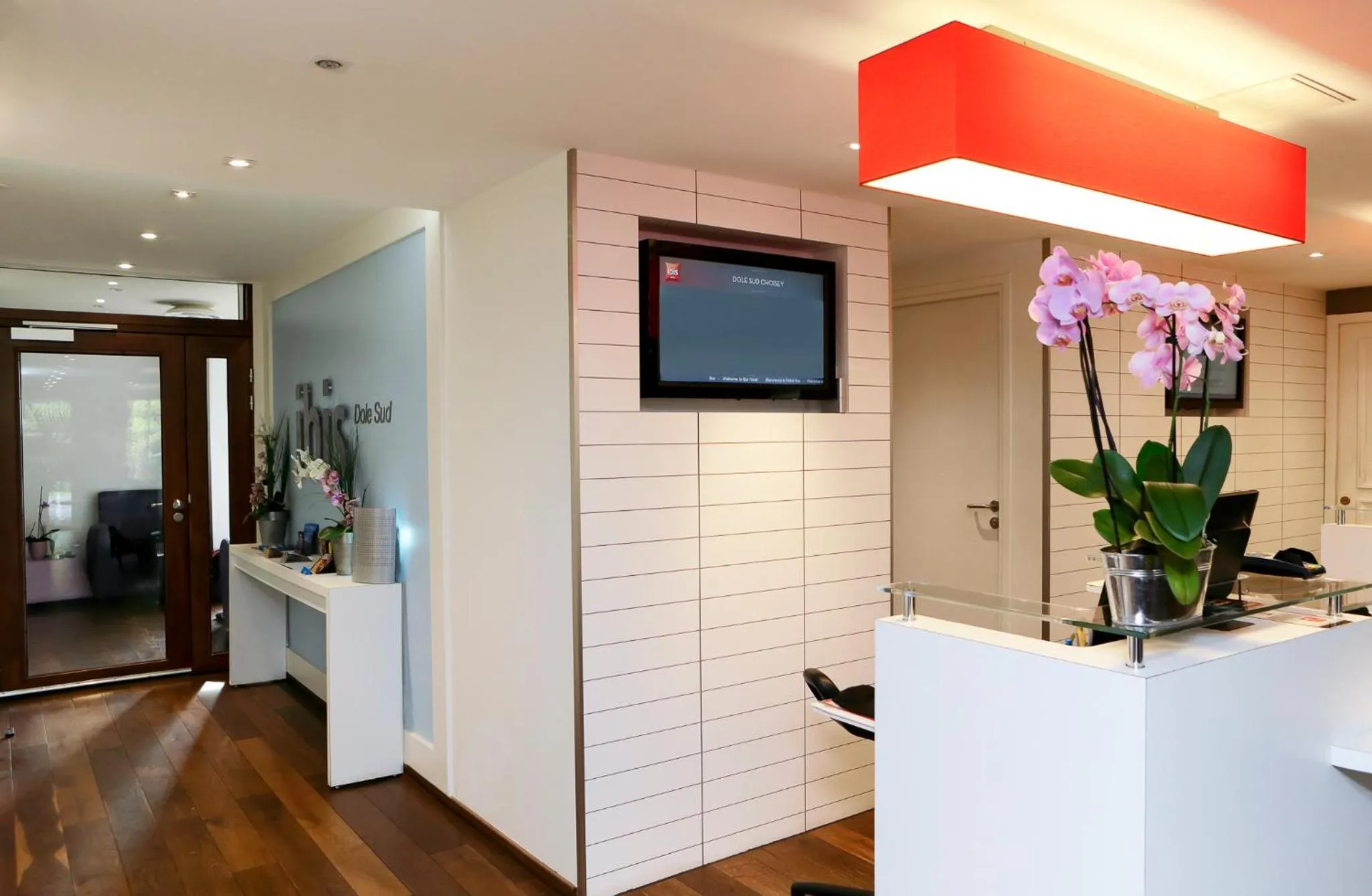 Lobby or reception in ibis Dole Sud Choisey