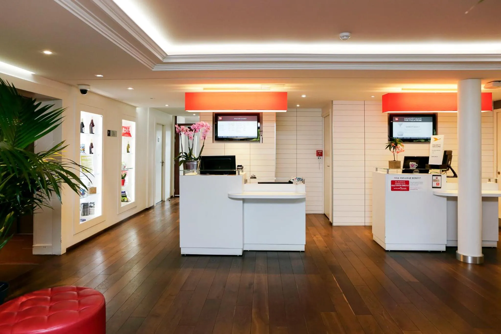 Lobby or reception in ibis Dole Sud Choisey