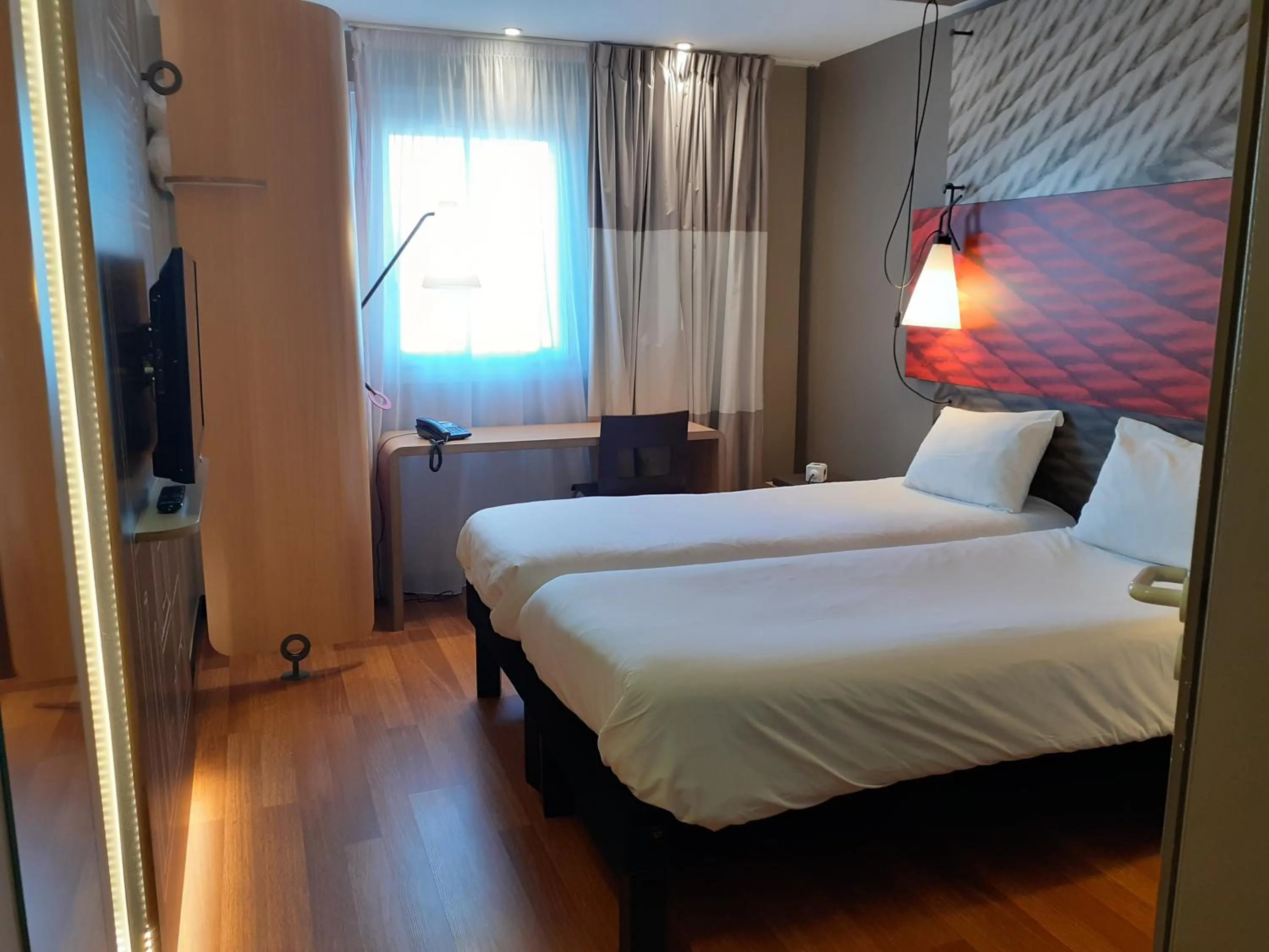 Photo of the whole room, Bed in ibis Dole Sud Choisey