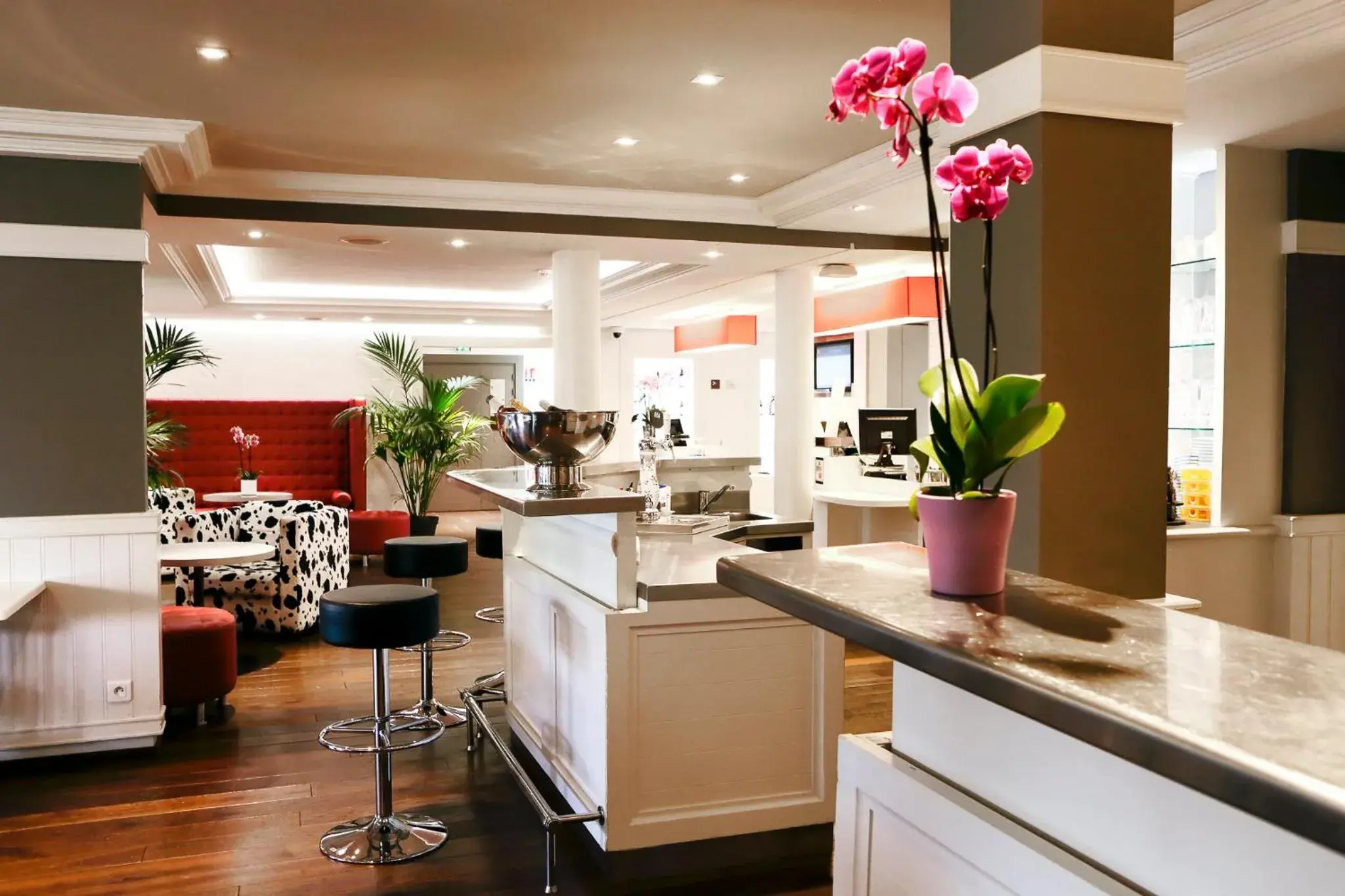 Lounge or bar in ibis Dole Sud Choisey Lounge or bar in ibis Dole Sud Choisey