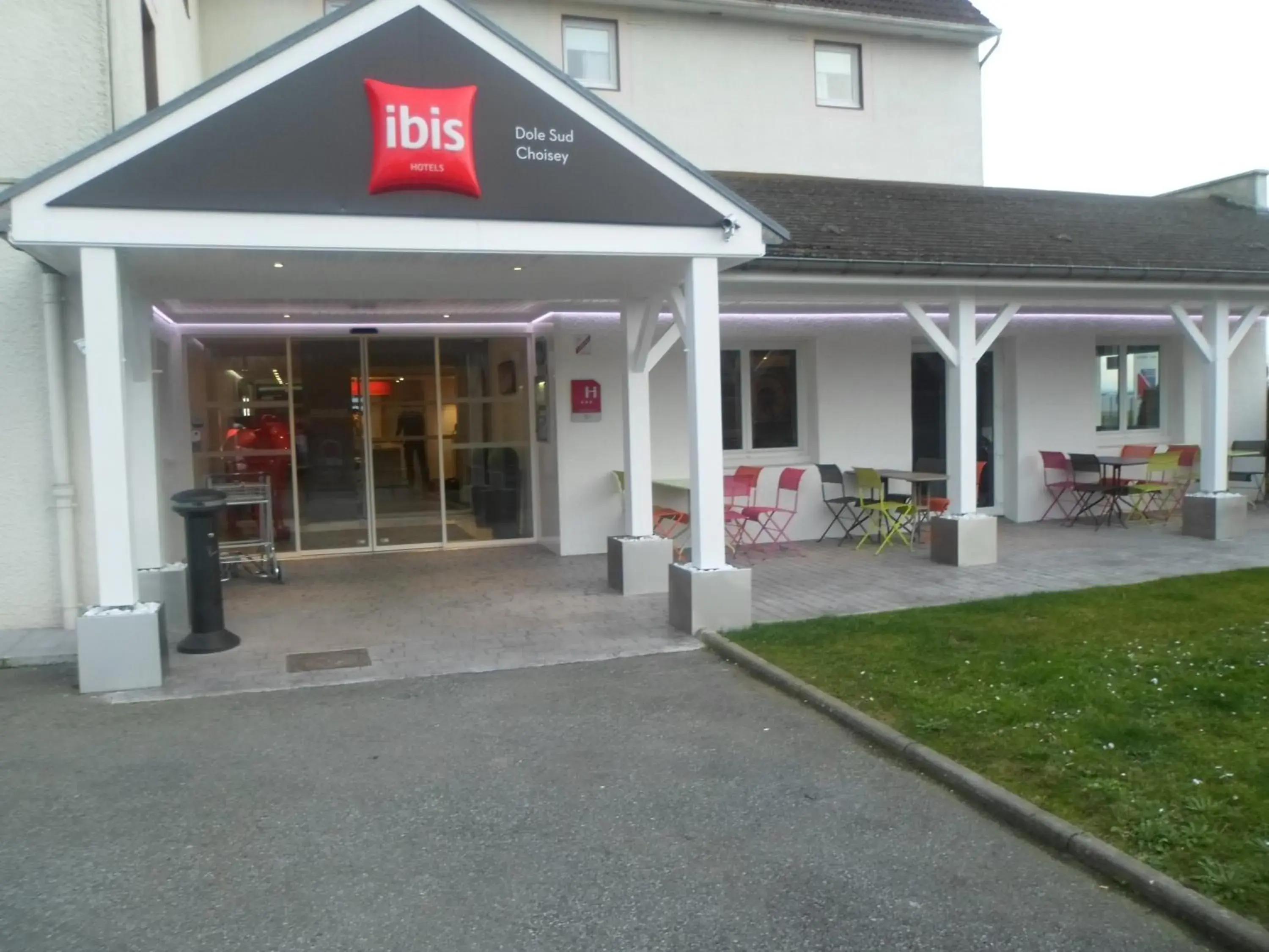 Facade/entrance in ibis Dole Sud Choisey Facade/entrance in ibis Dole Sud Choisey