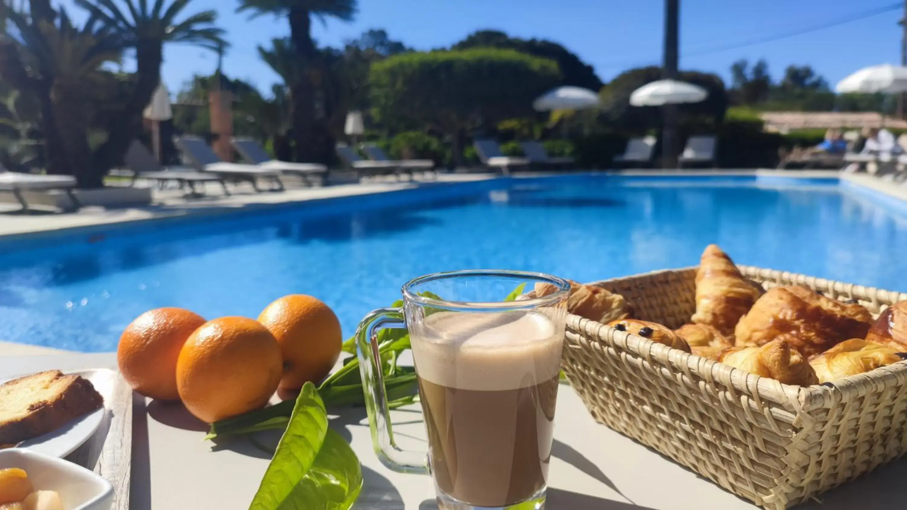 Breakfast in Hôtel l'Orangeraie Breakfast in Hôtel l'Orangeraie