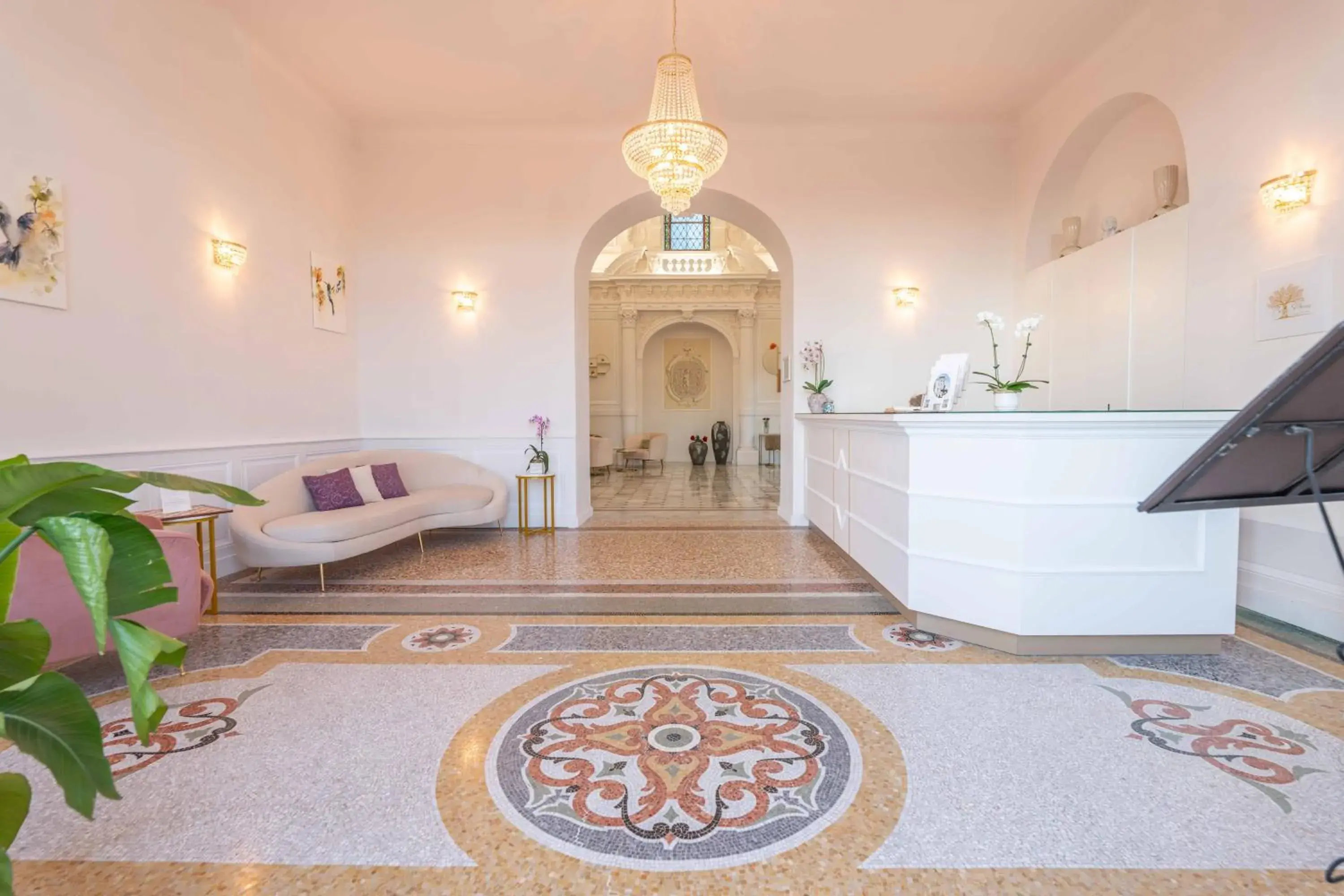 Lobby or reception in Hôtel l'Orangeraie Lobby or reception in Hôtel l'Orangeraie