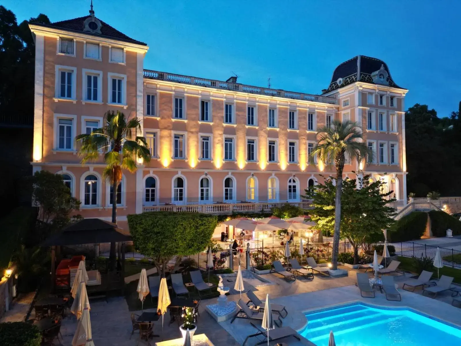 Property building in Hôtel l'Orangeraie Property building in Hôtel l'Orangeraie
