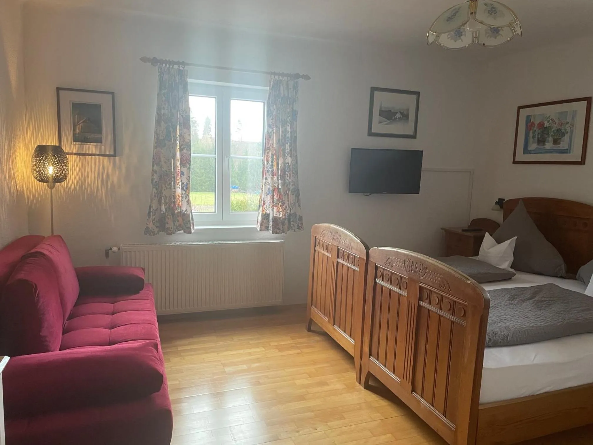 Photo of the whole room, Bed in Gasthof Martinihof