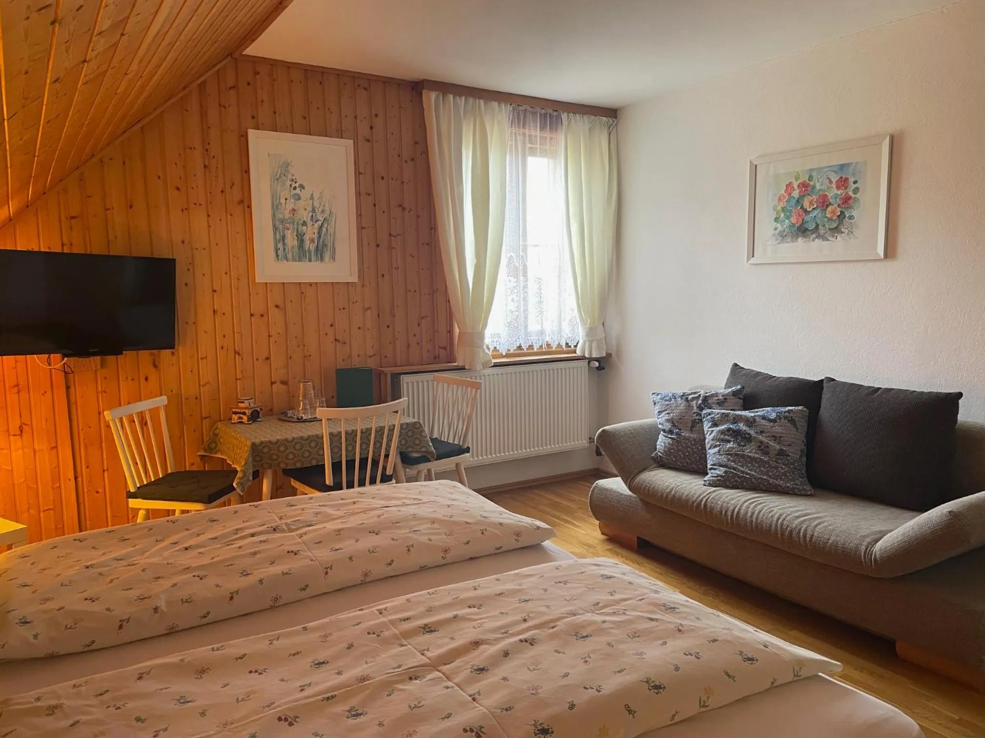 Photo of the whole room, Bed in Gasthof Martinihof