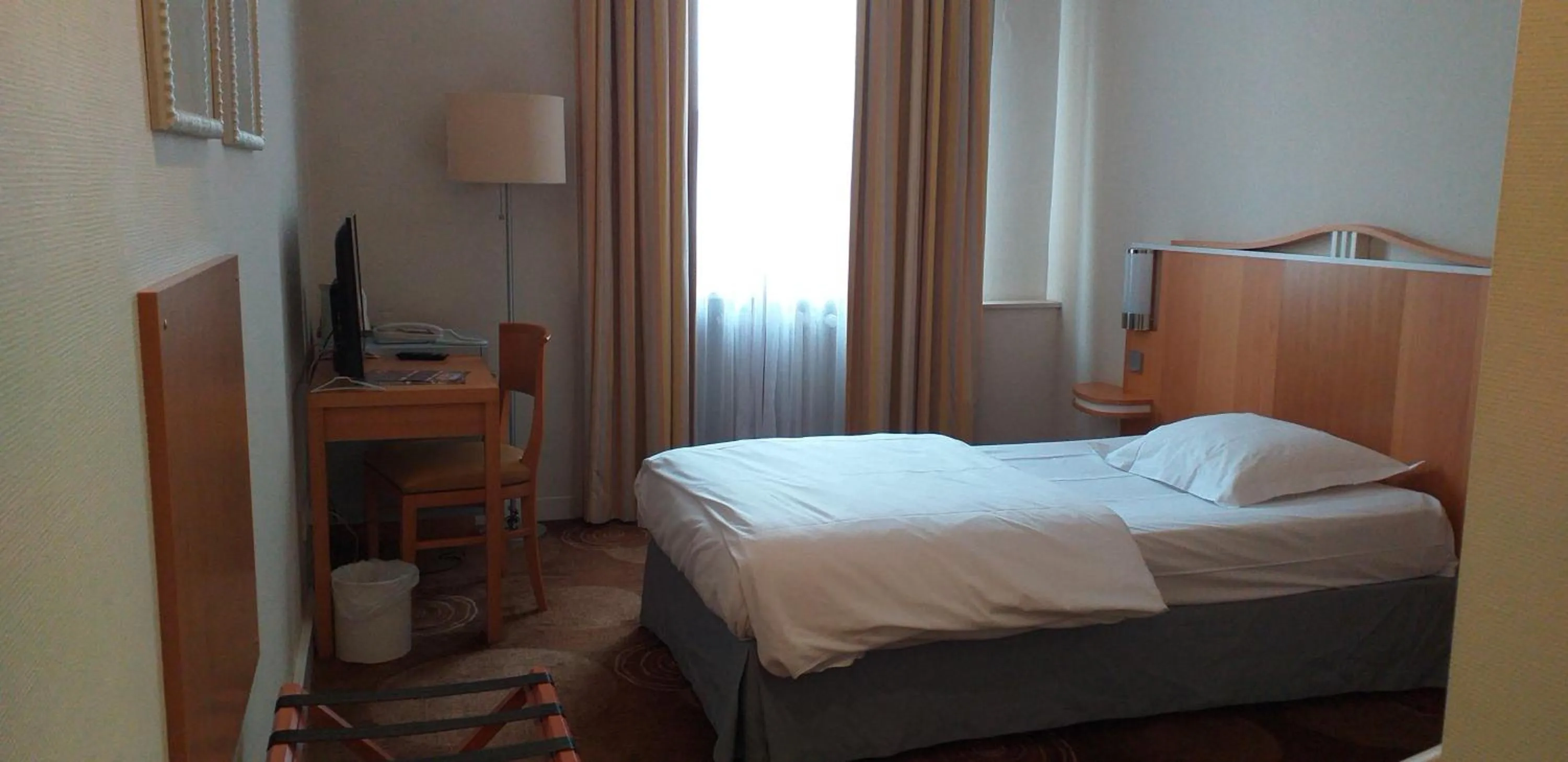 Bed in Grand Hôtel Filippo Strasbourg Nord