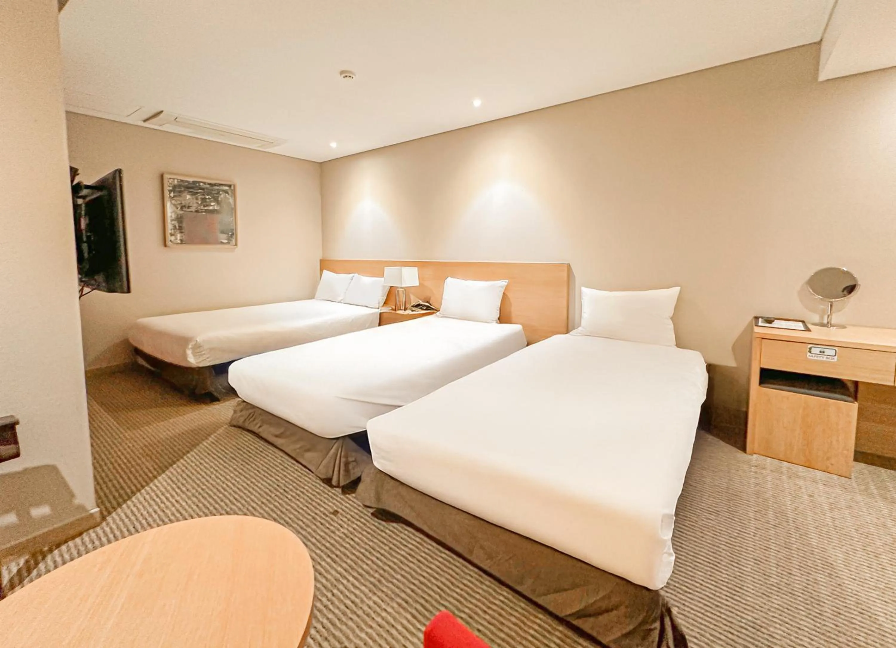 Bed in Hotel New Oriental Myeongdong