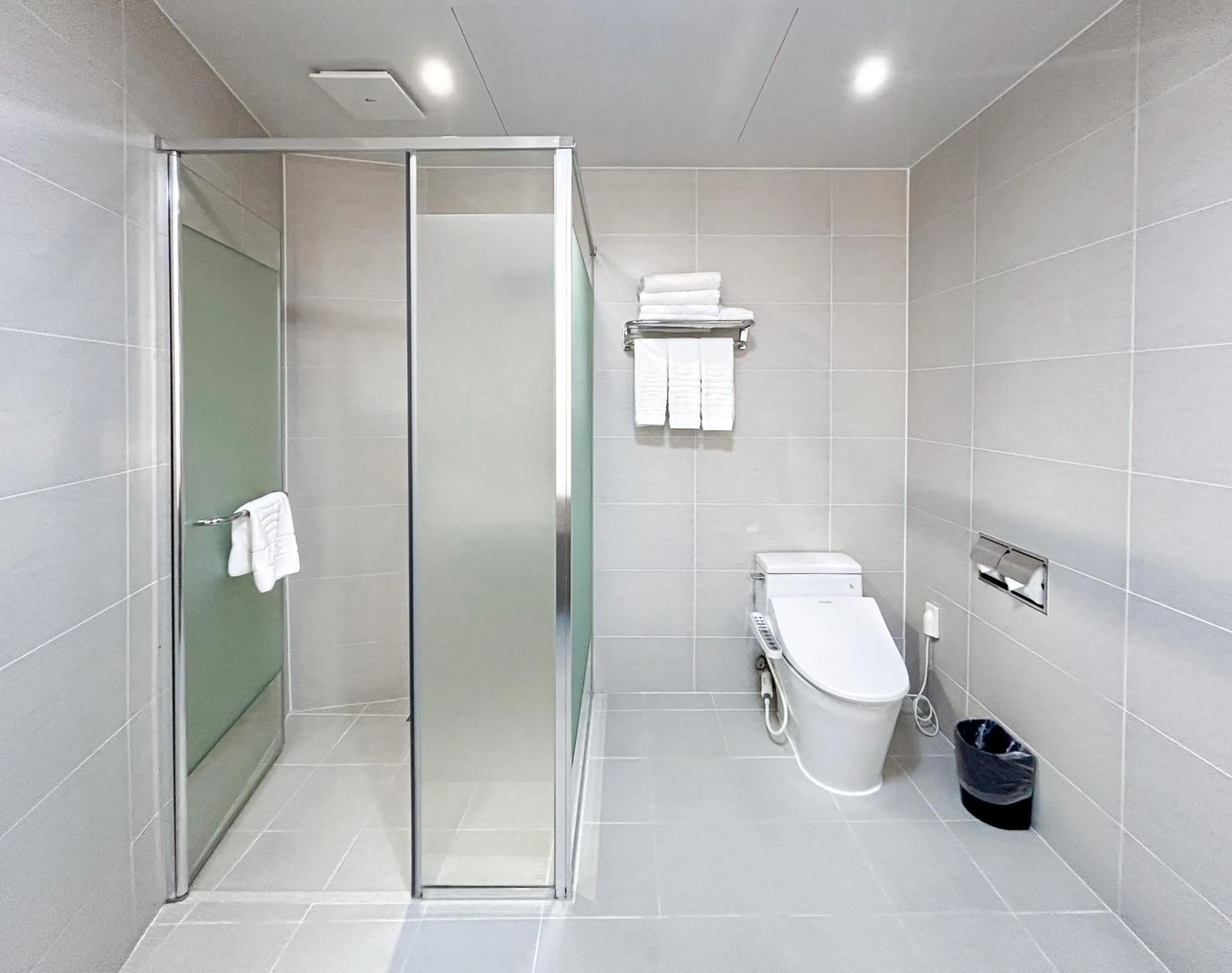 Toilet in Hotel New Oriental Myeongdong