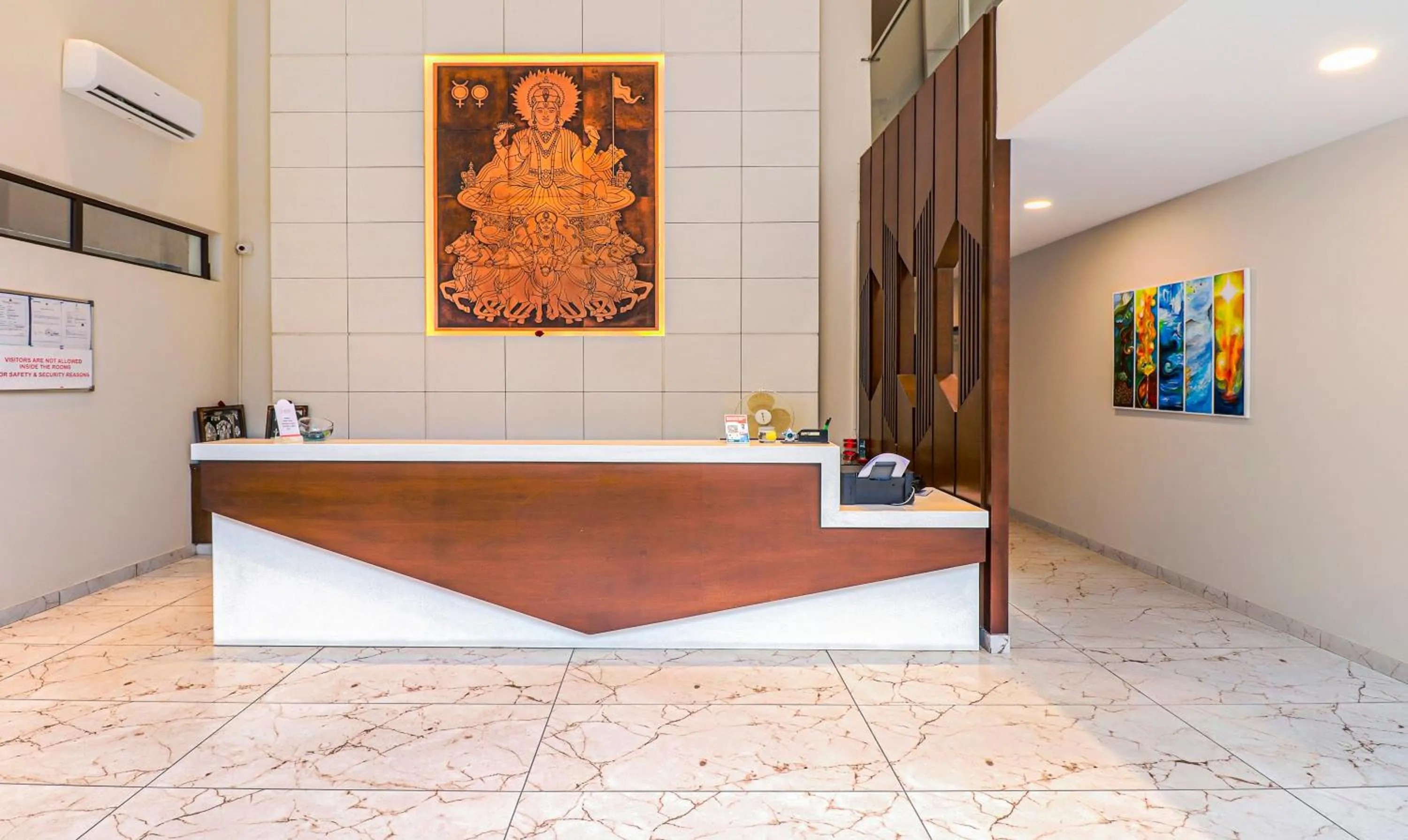 Lobby or reception in Treebo YC Grand Boutique, Electronic City