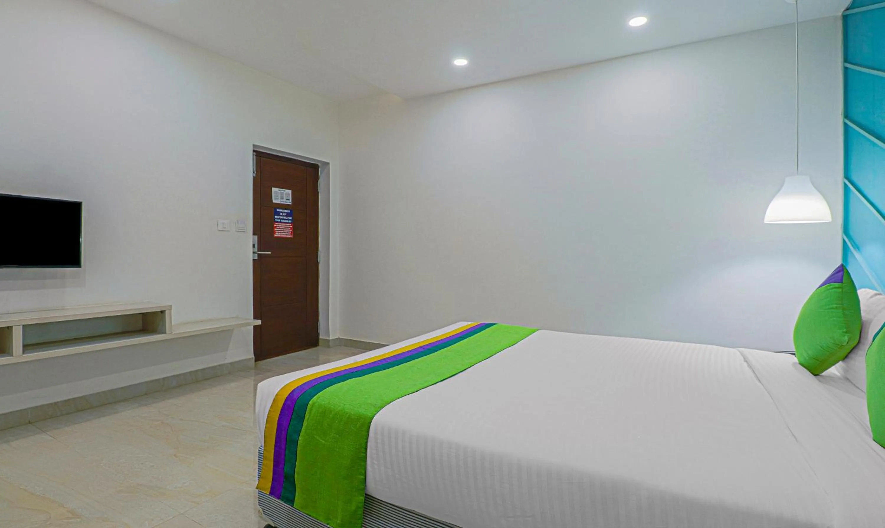 Bedroom, Bed in Treebo YC Grand Boutique, Electronic City