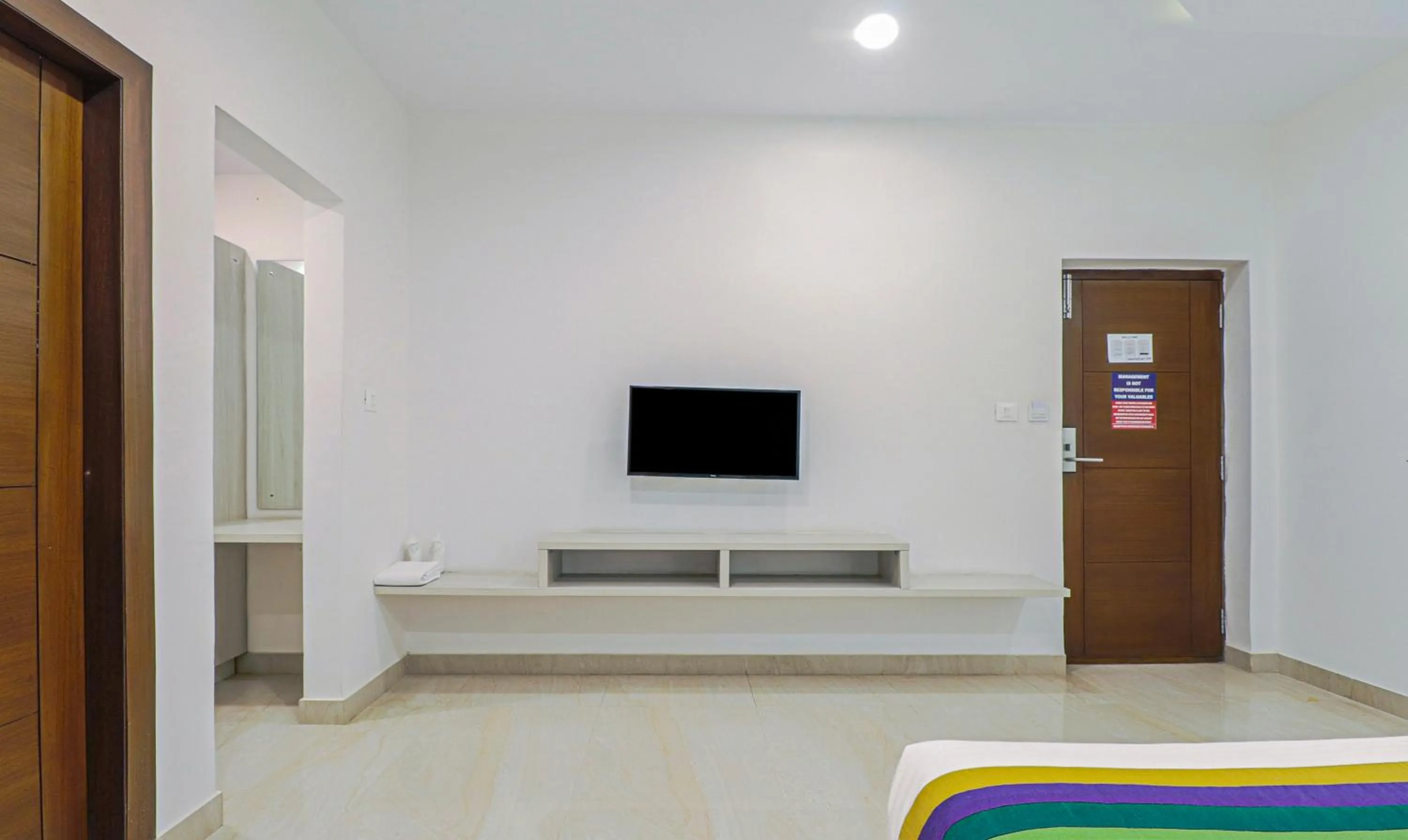 TV and multimedia in Treebo YC Grand Boutique, Electronic City