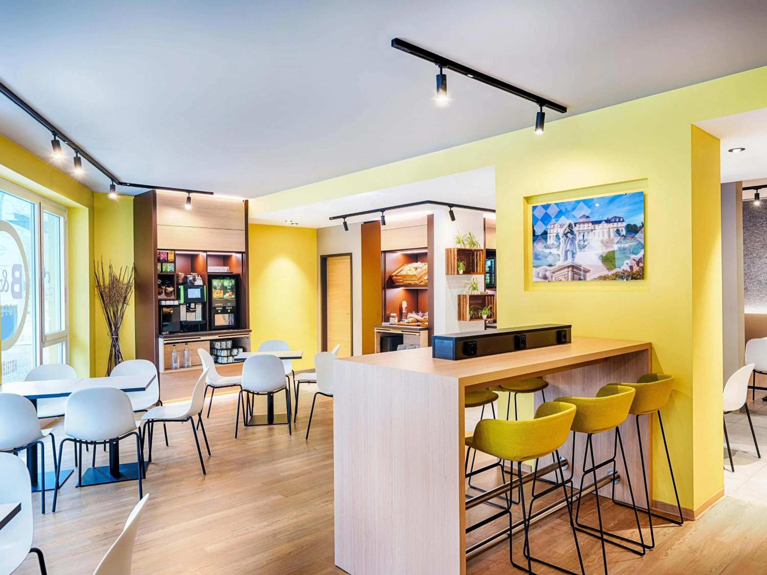 Lounge or bar in B&B Hotel Bonn-West