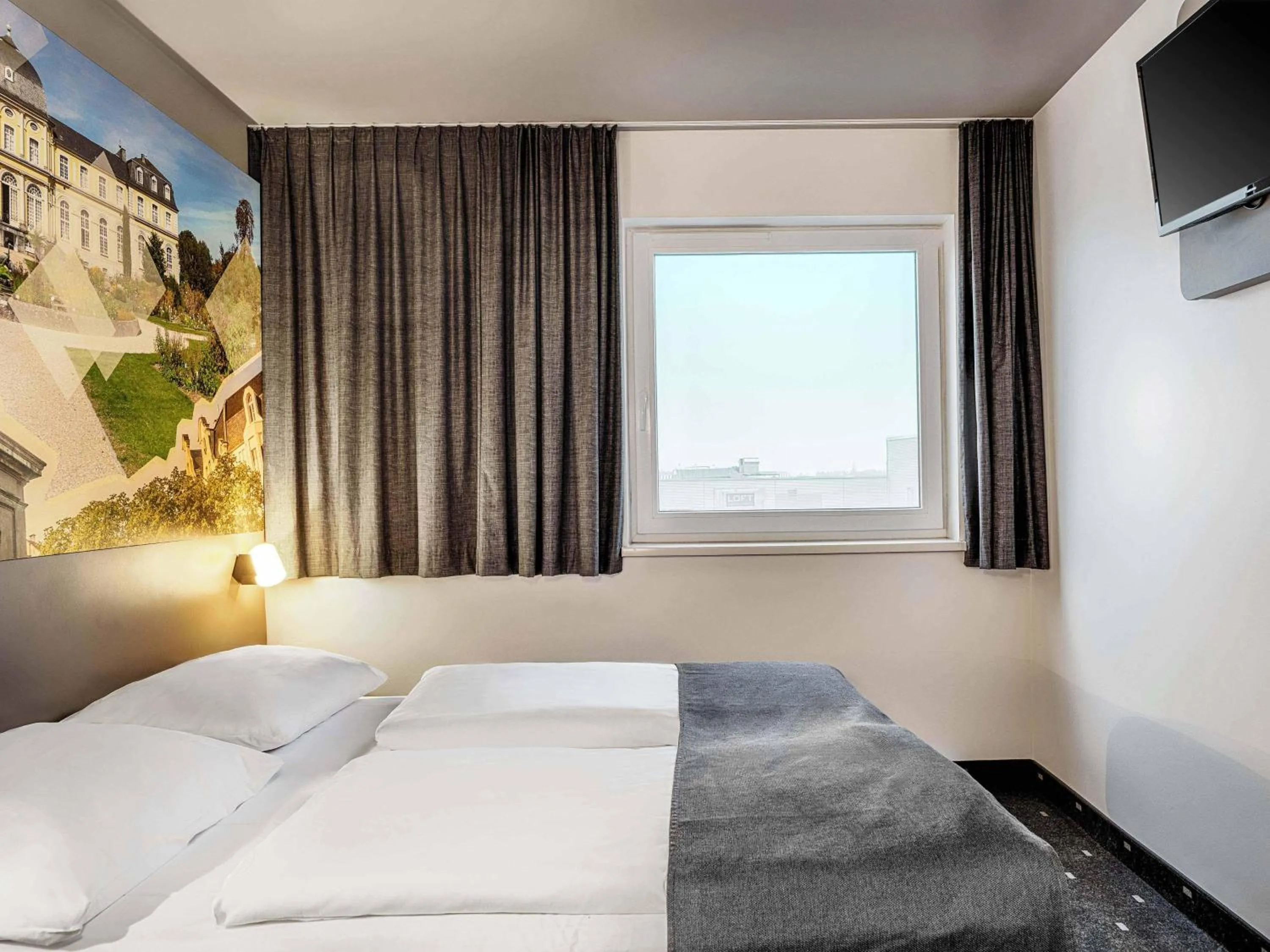 Photo of the whole room, Bed in B&B Hotel Bonn-West