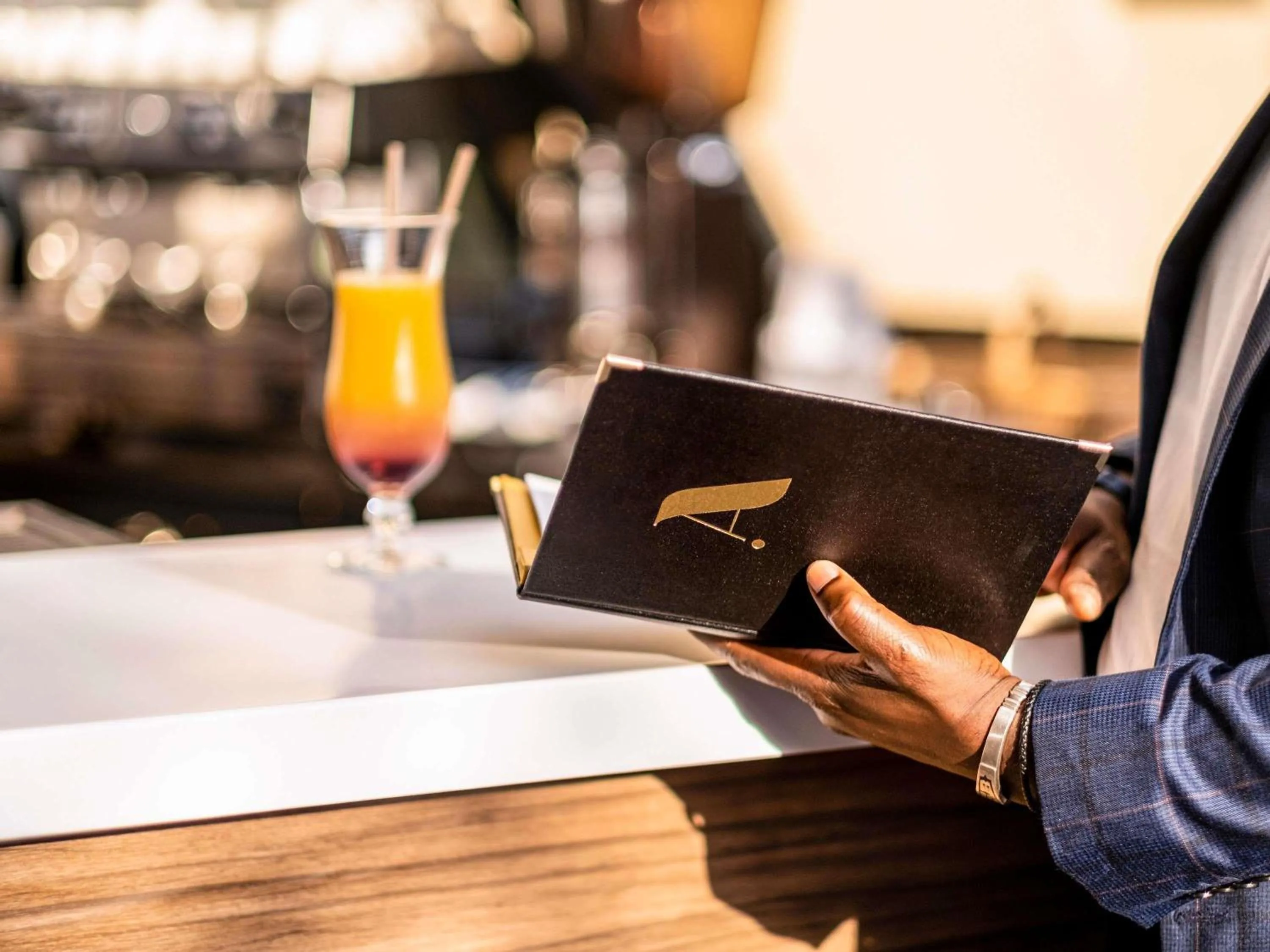 Lounge or bar in Mercure Tours Sud