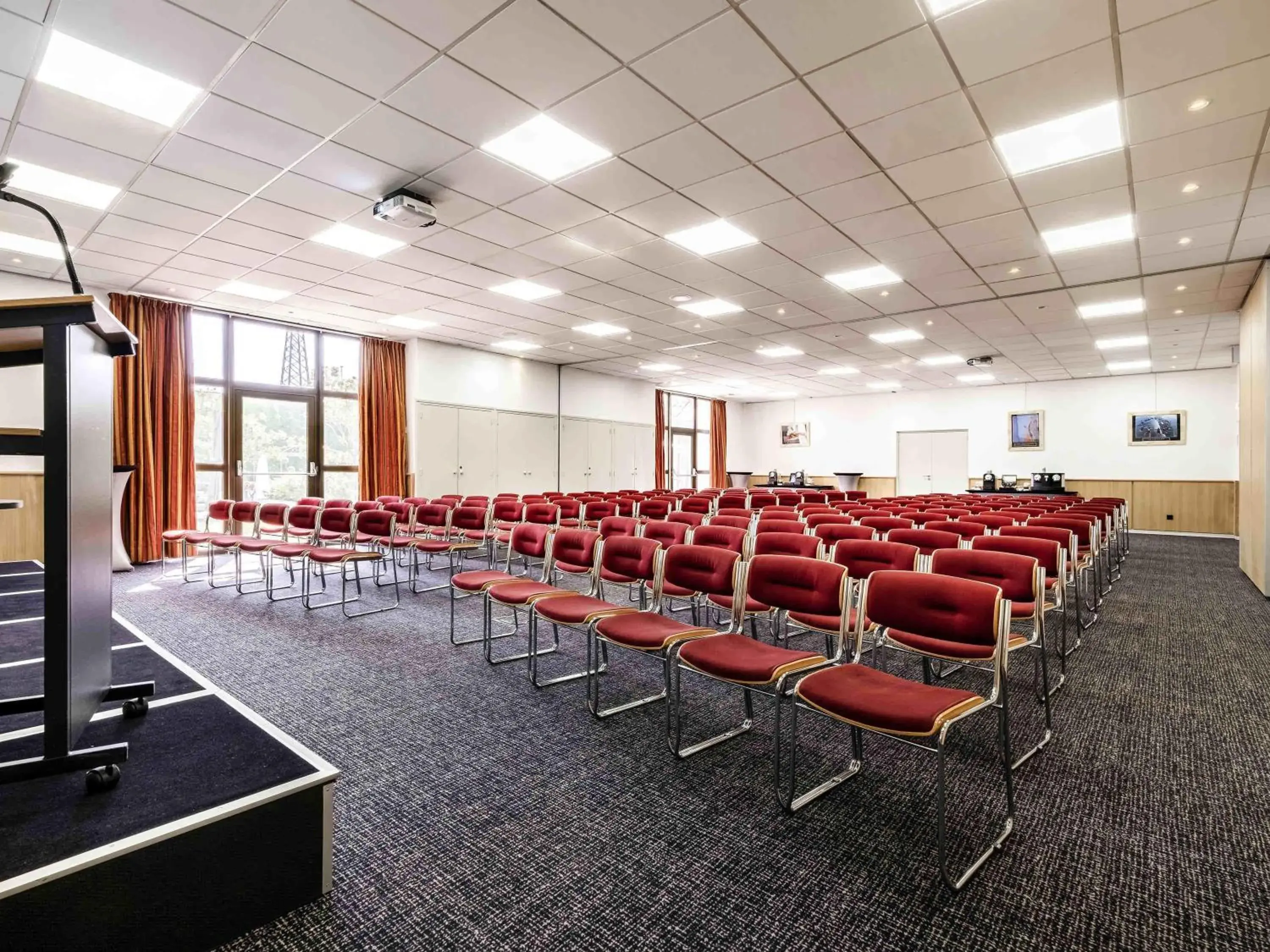 Property building in Mercure Tours Sud Property building in Mercure Tours Sud