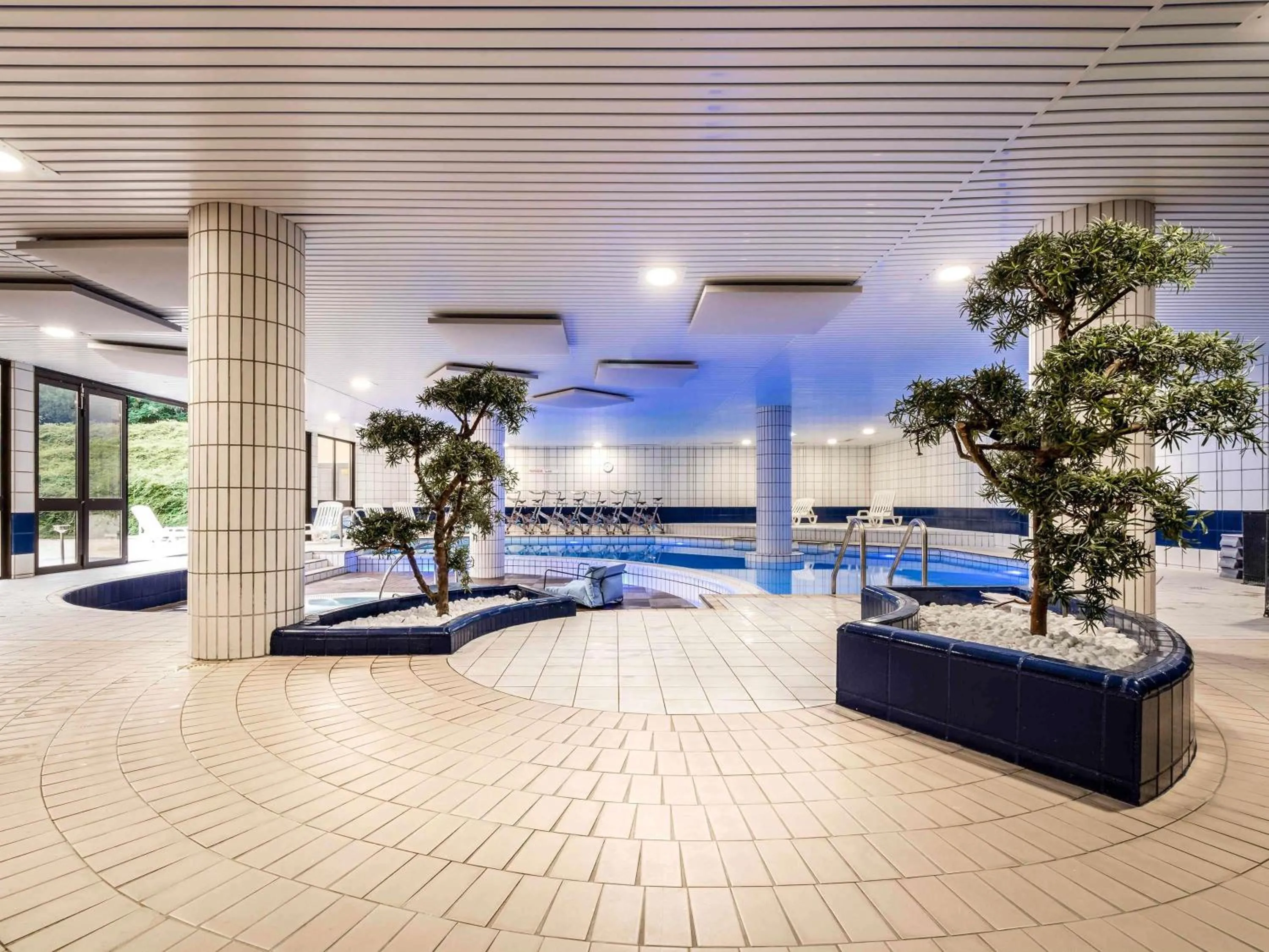 Pool view in Mercure Tours Sud