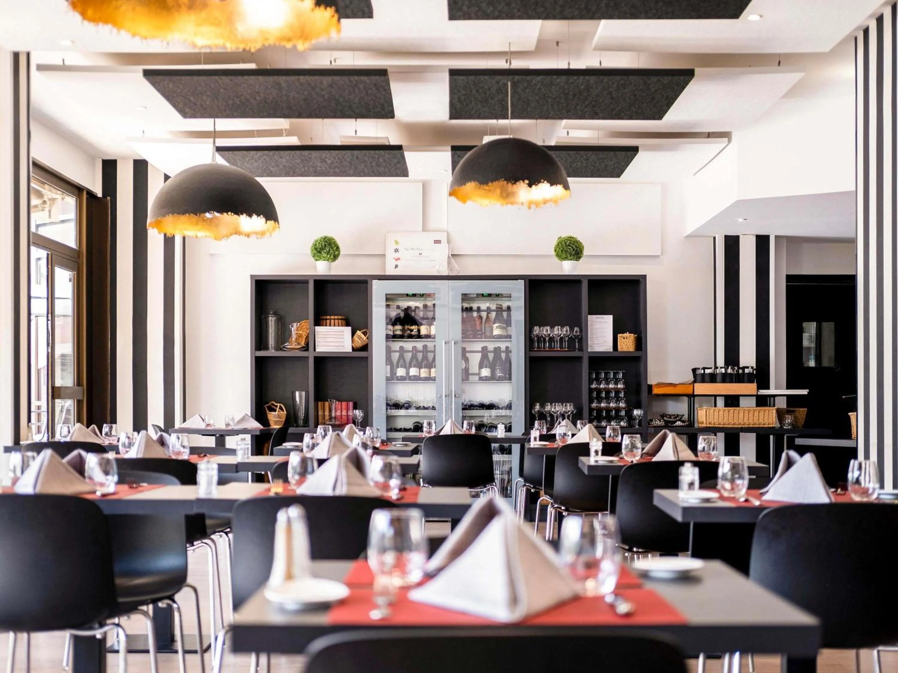 Restaurant/places to eat in Mercure Tours Sud