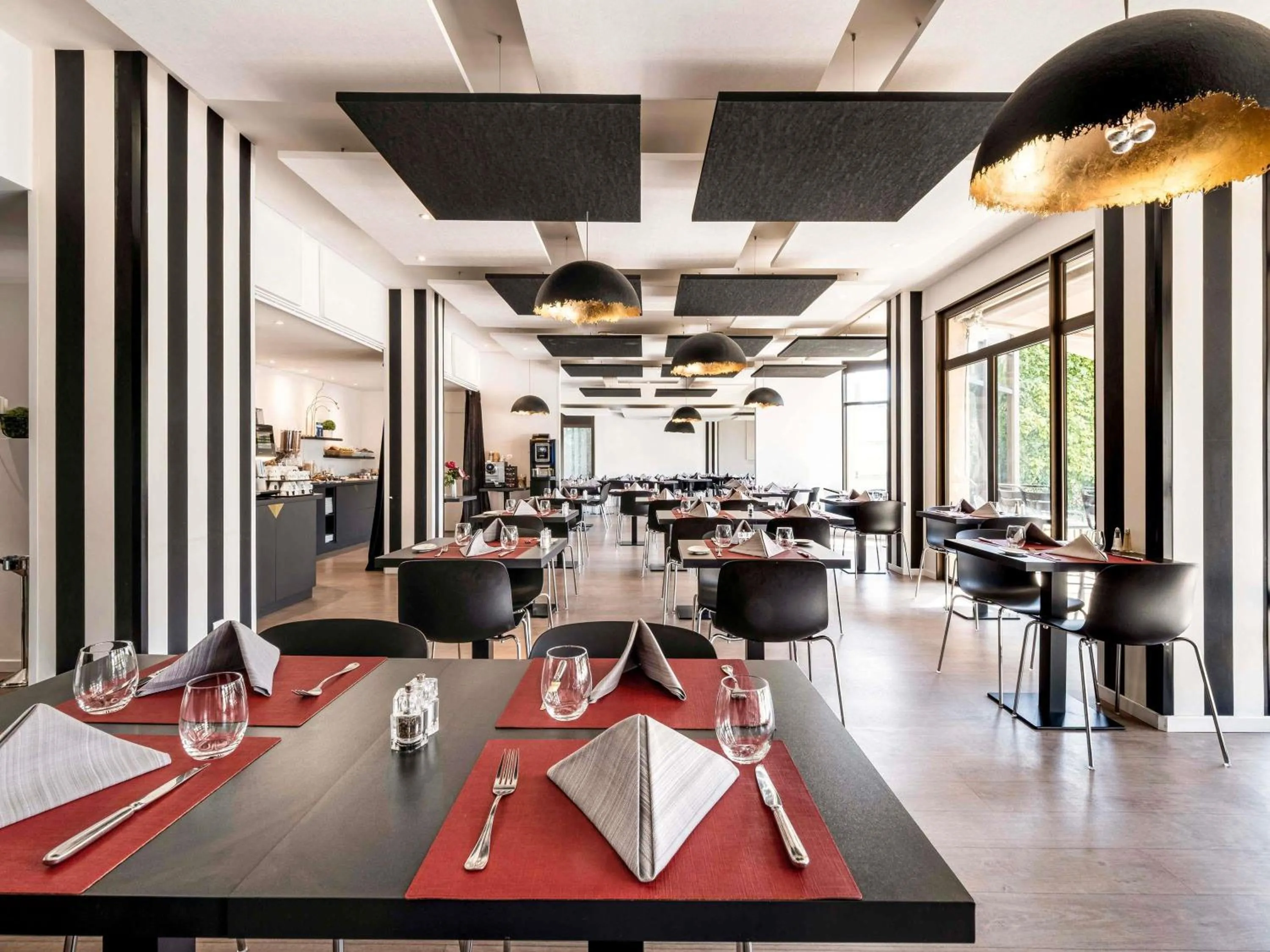 Restaurant/places to eat in Mercure Tours Sud