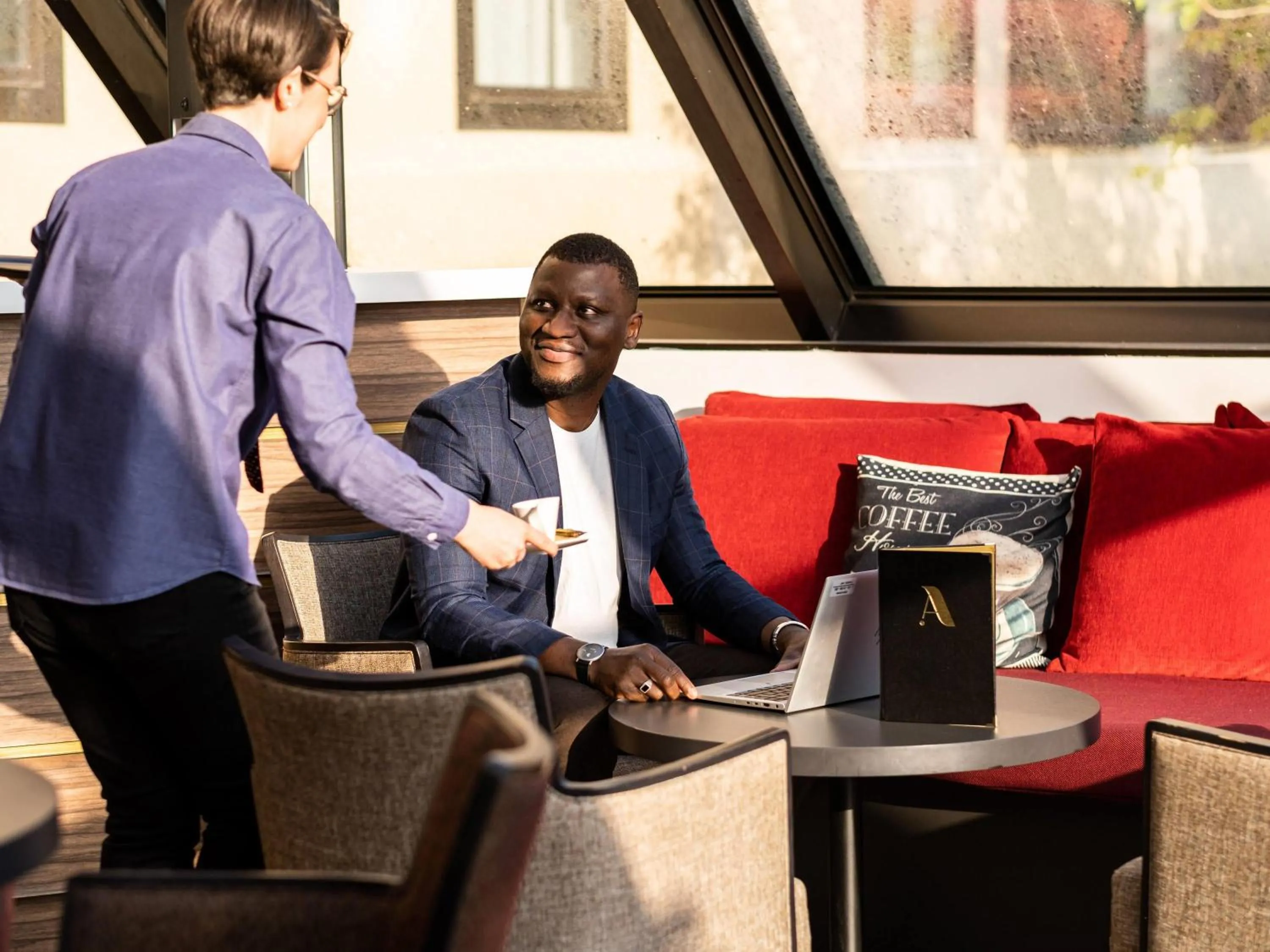 Lounge or bar in Mercure Tours Sud