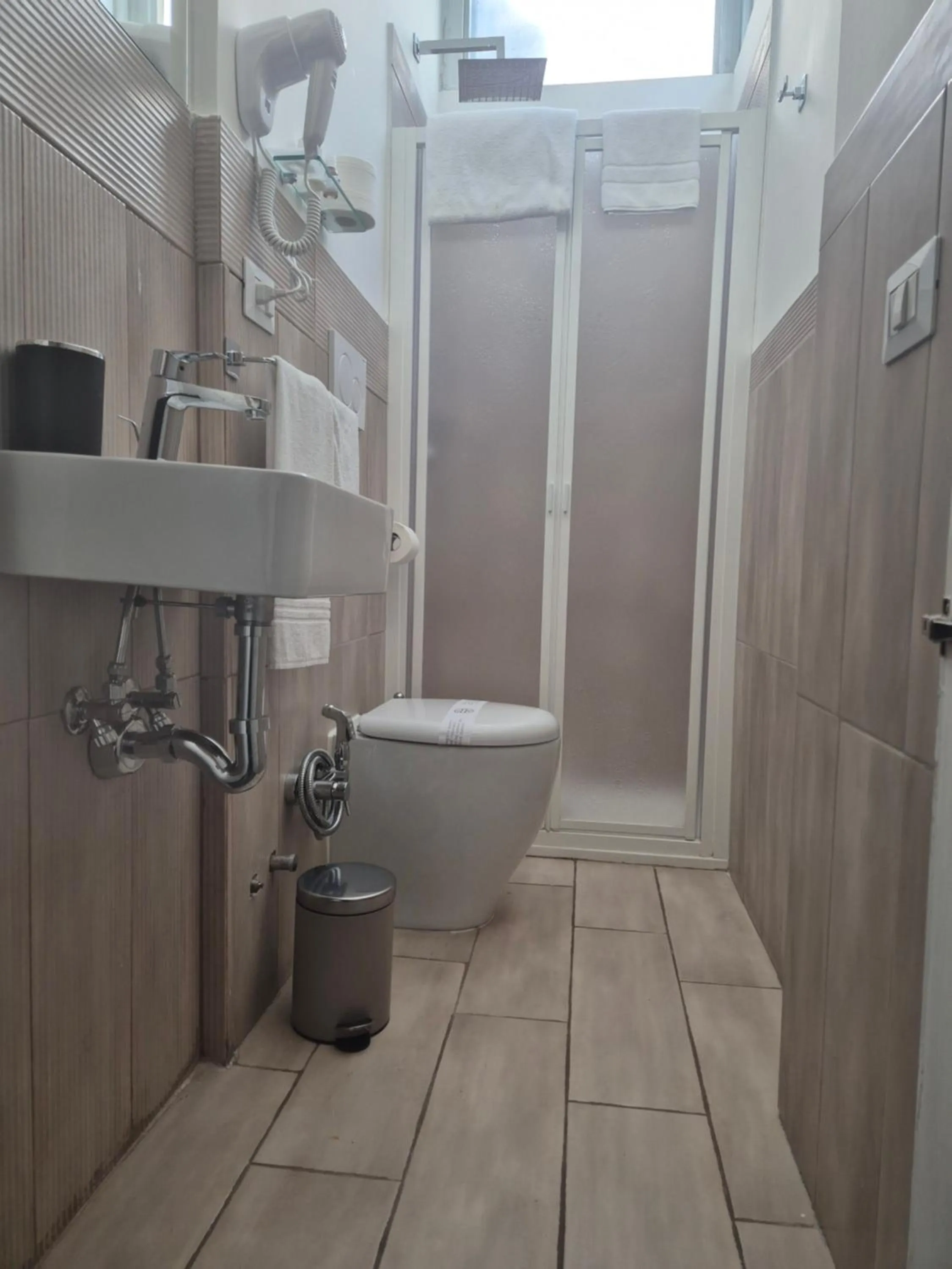 Toilet in Hotel Santa Brigida