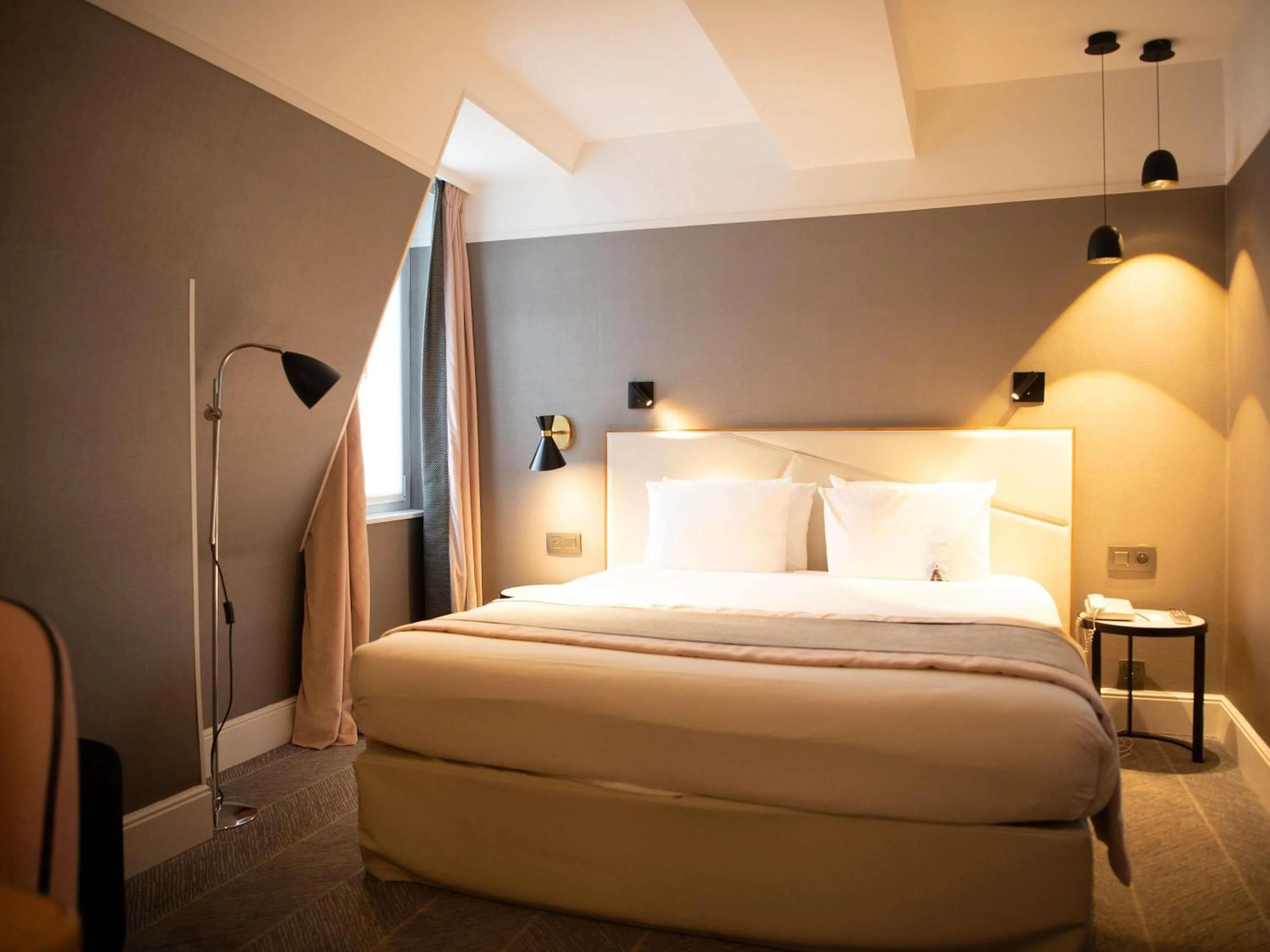 Bedroom, Bed in Mercure Paris Opera Garnier Hôtel & Spa