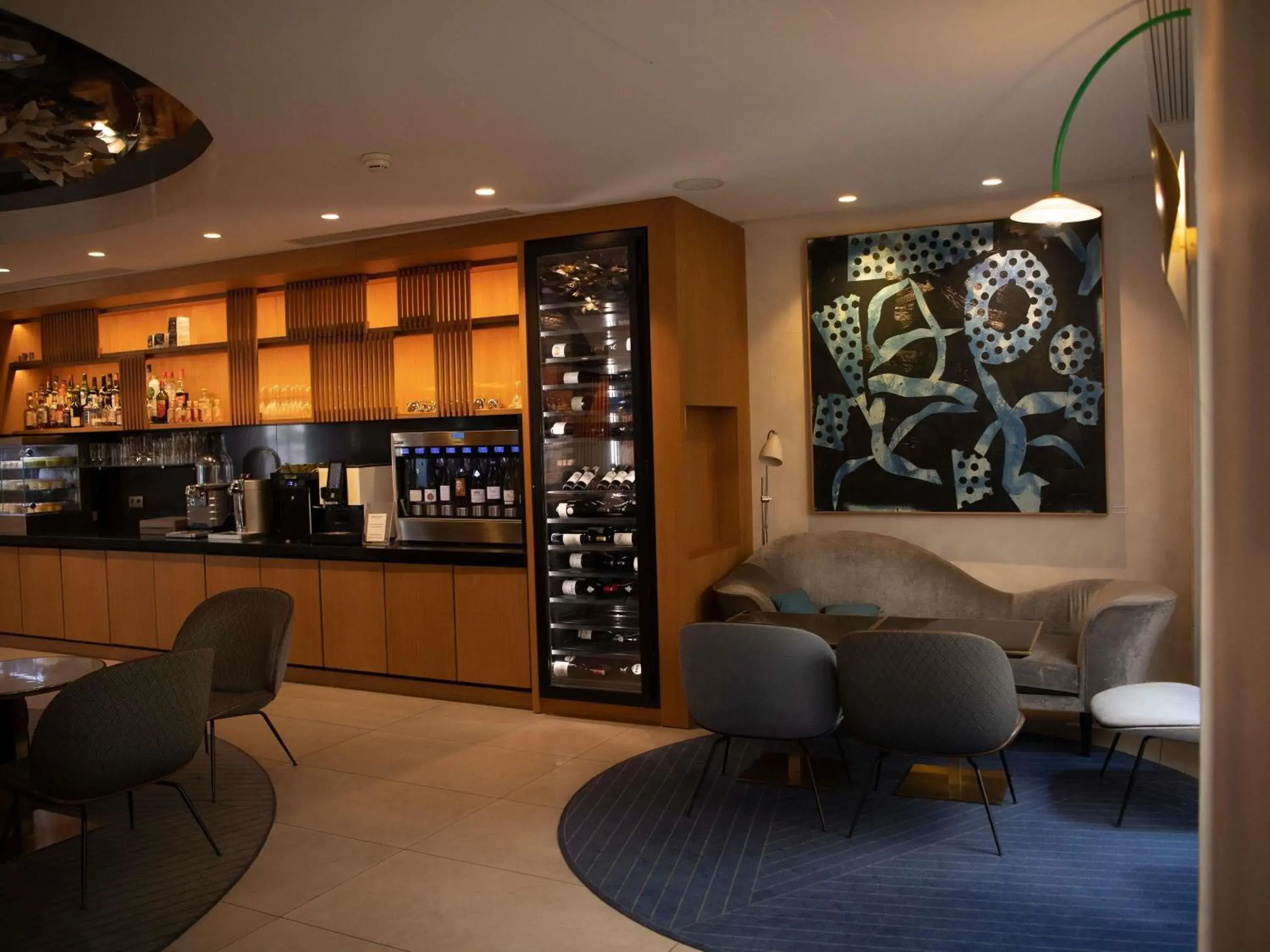 Lounge or bar in Mercure Paris Opera Garnier Hôtel & Spa Lounge or bar in Mercure Paris Opera Garnier Hôtel & Spa