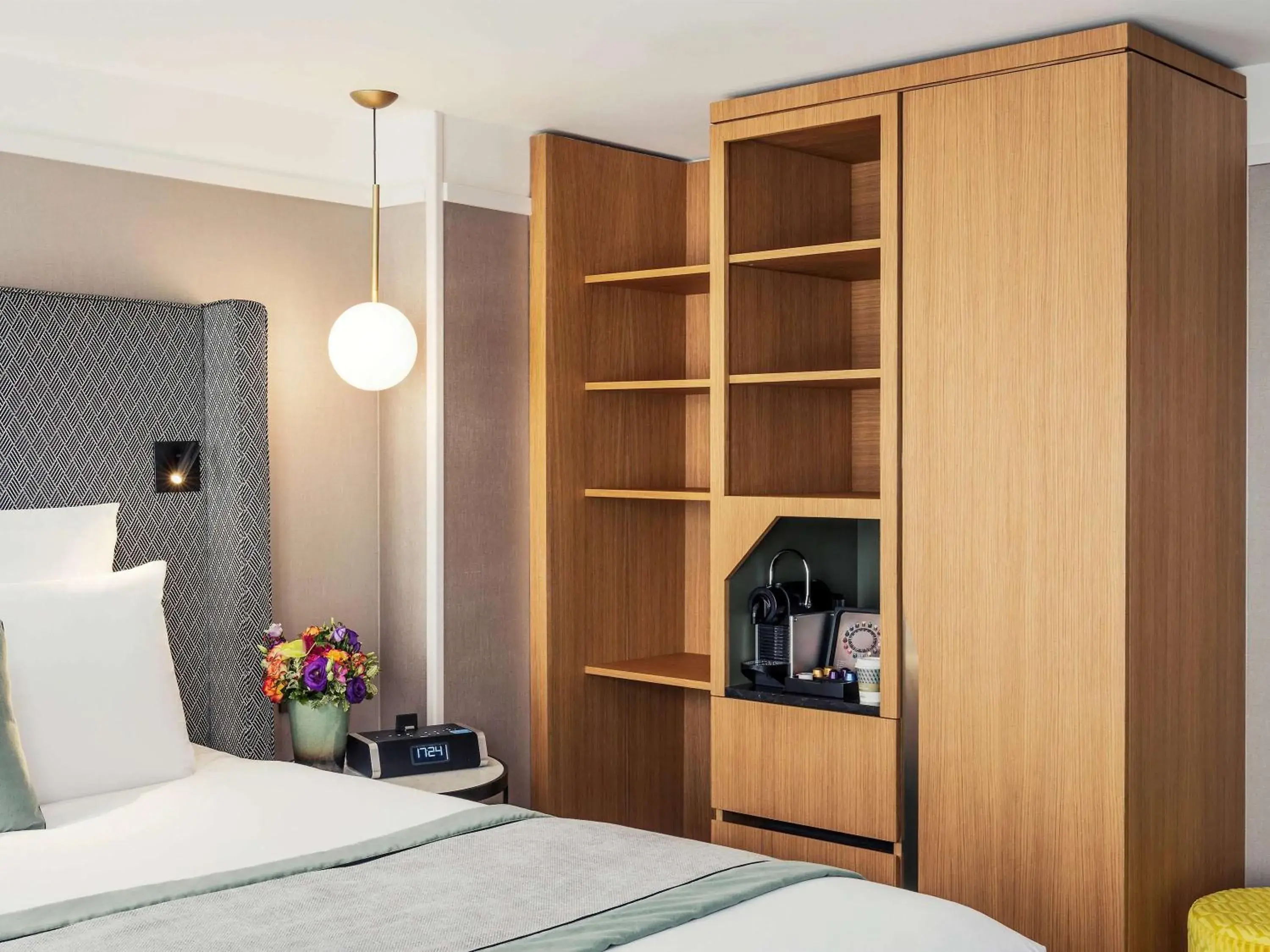 Photo of the whole room, Bed in Mercure Paris Opera Garnier Hôtel & Spa Photo of the whole room, Bed in Mercure Paris Opera Garnier Hôtel & Spa