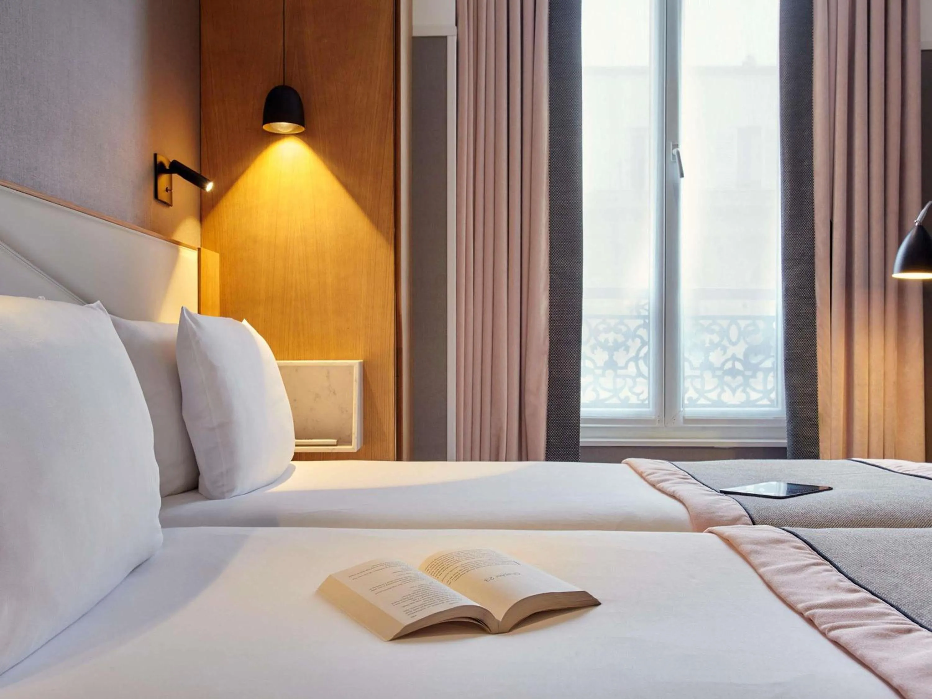 Bedroom, Bed in Mercure Paris Opera Garnier Hôtel & Spa