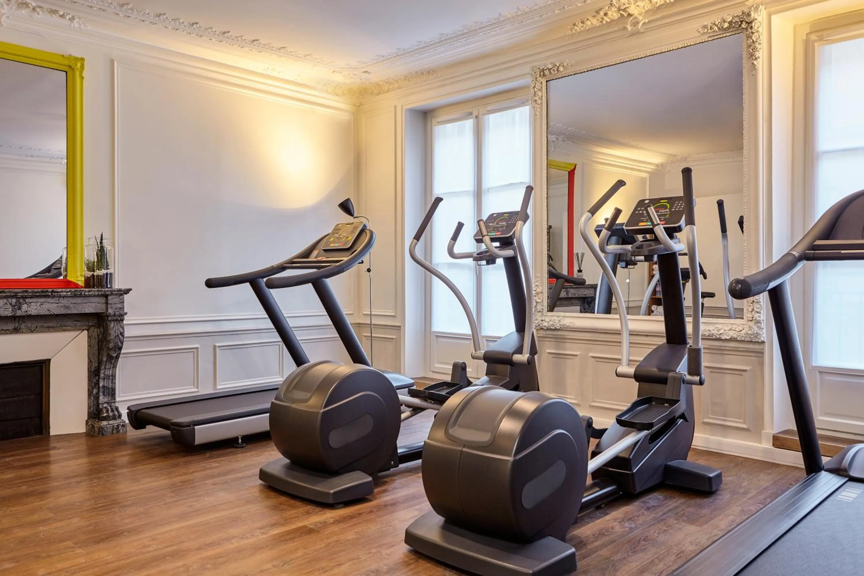 Fitness centre/facilities in Mercure Paris Opera Garnier Hôtel & Spa