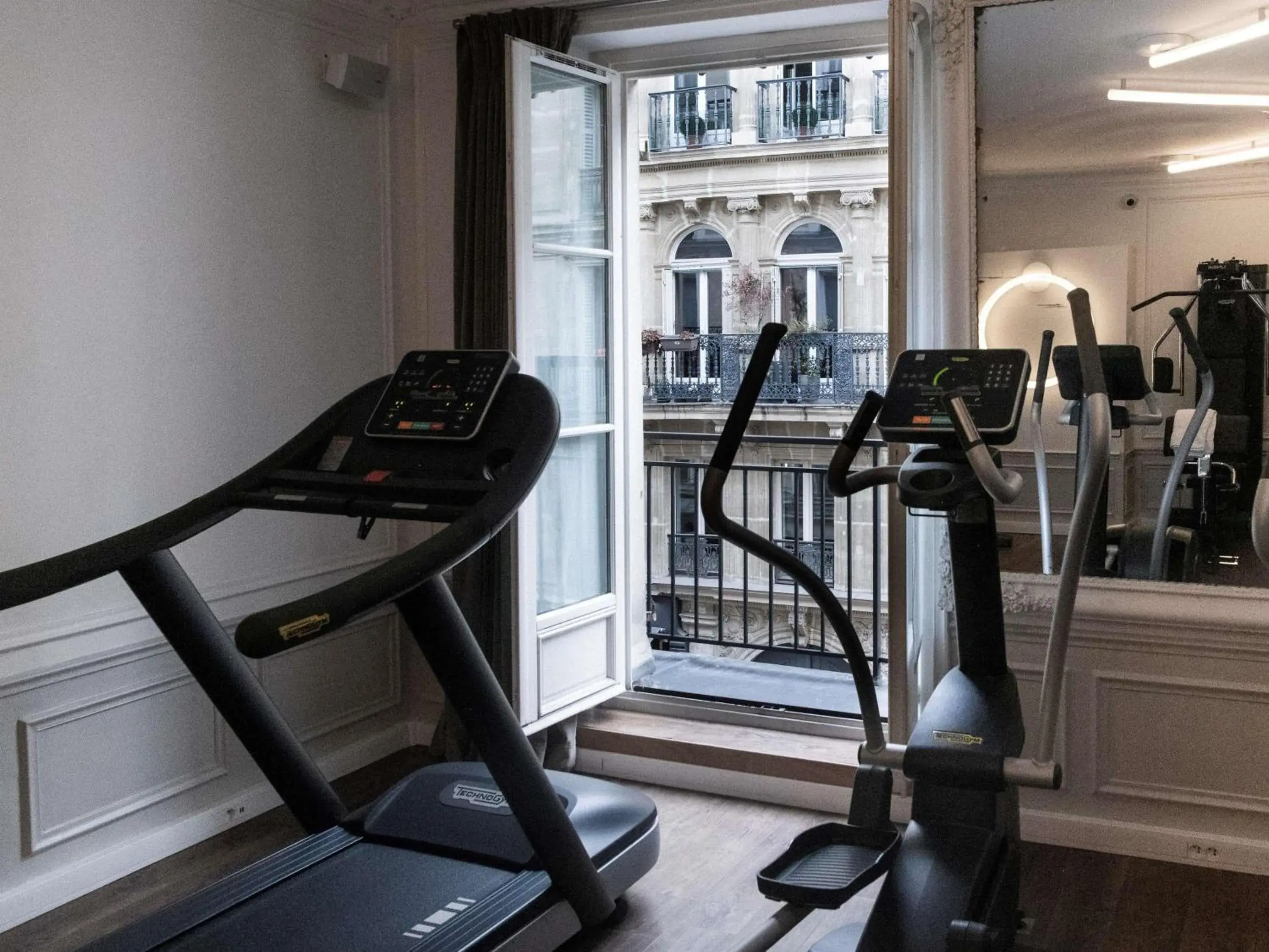 Fitness centre/facilities in Mercure Paris Opera Garnier Hôtel & Spa Fitness centre/facilities in Mercure Paris Opera Garnier Hôtel & Spa
