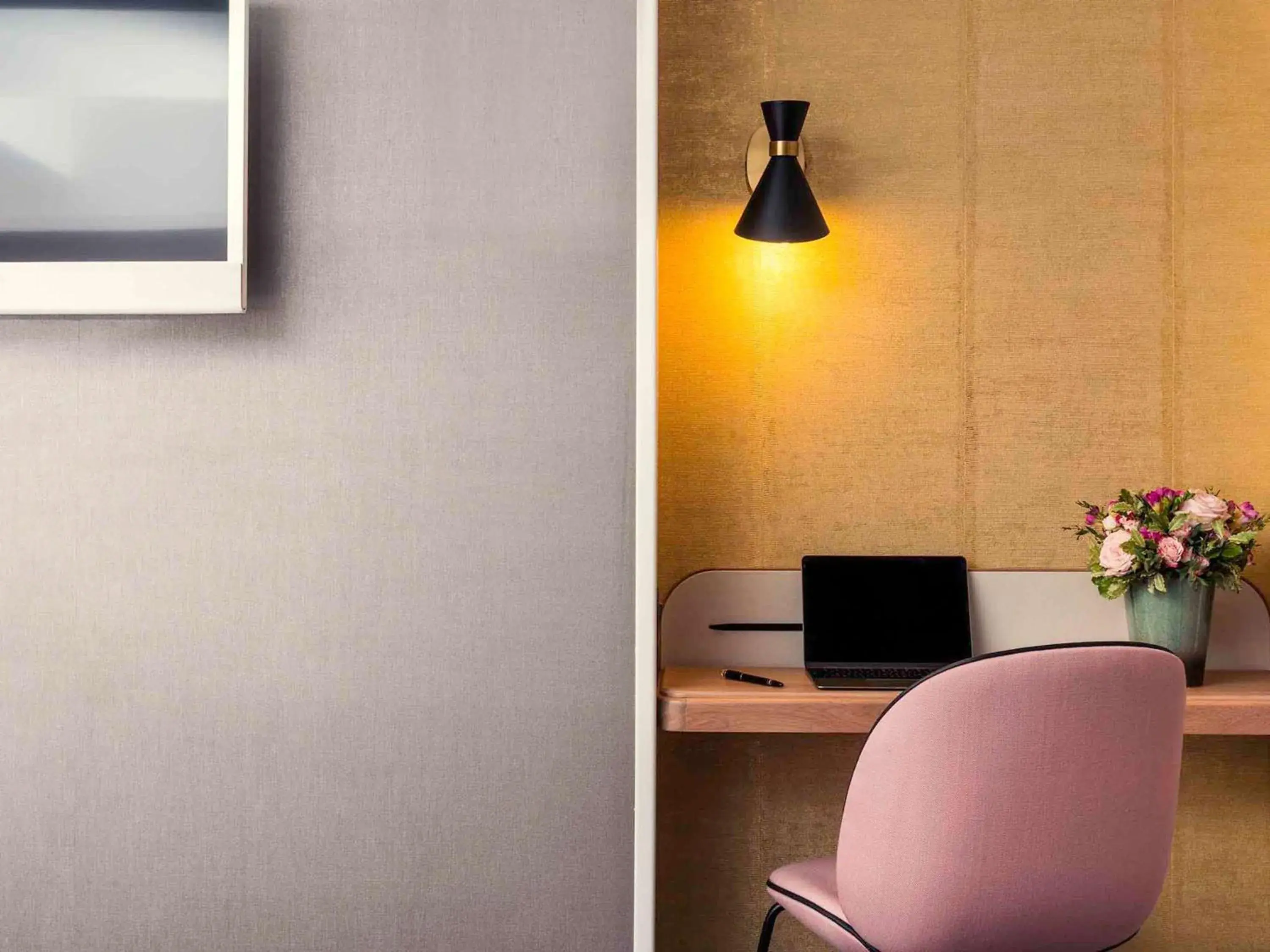 Bedroom in Mercure Paris Opera Garnier Hôtel & Spa Bedroom in Mercure Paris Opera Garnier Hôtel & Spa