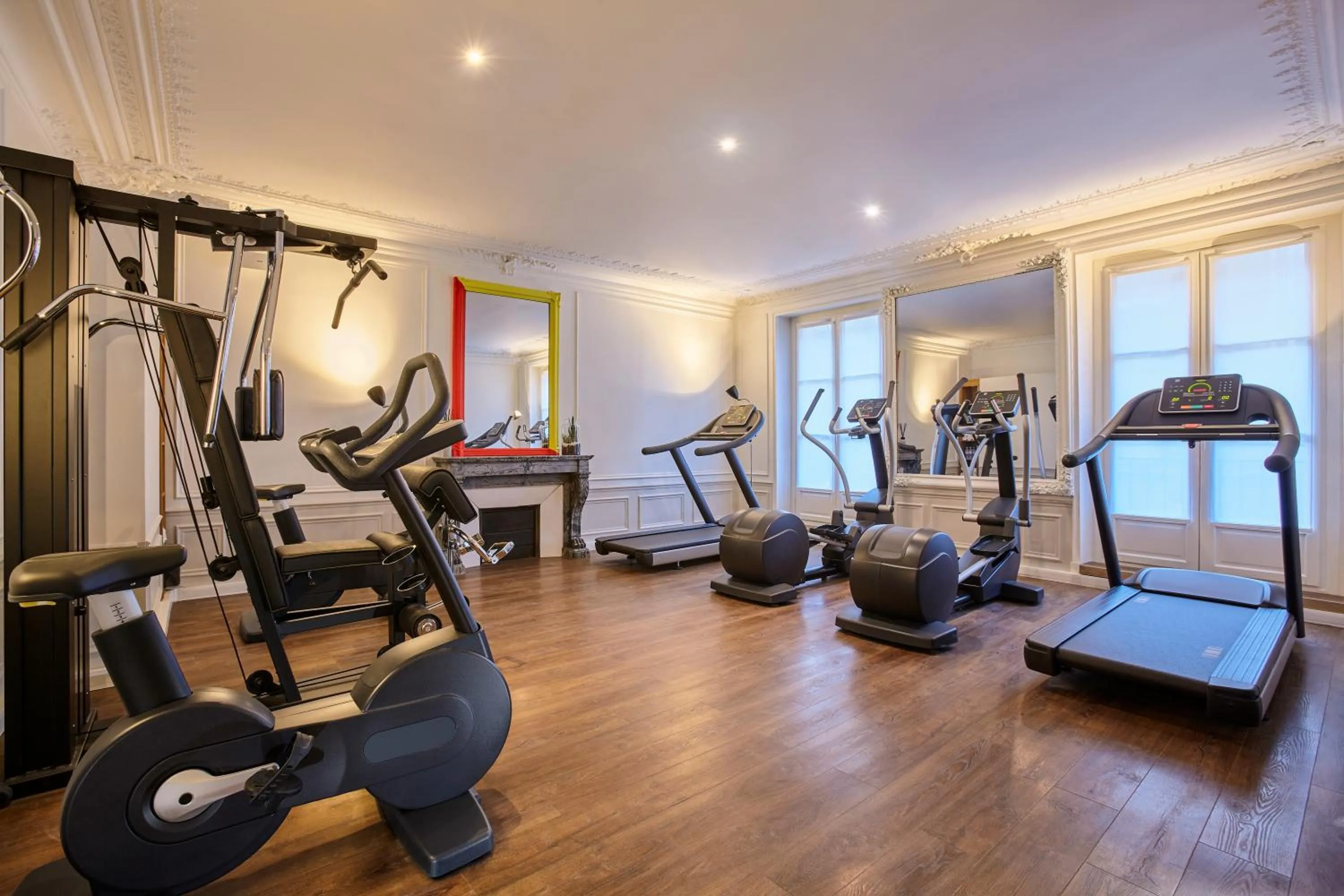 Fitness centre/facilities in Mercure Paris Opera Garnier Hôtel & Spa