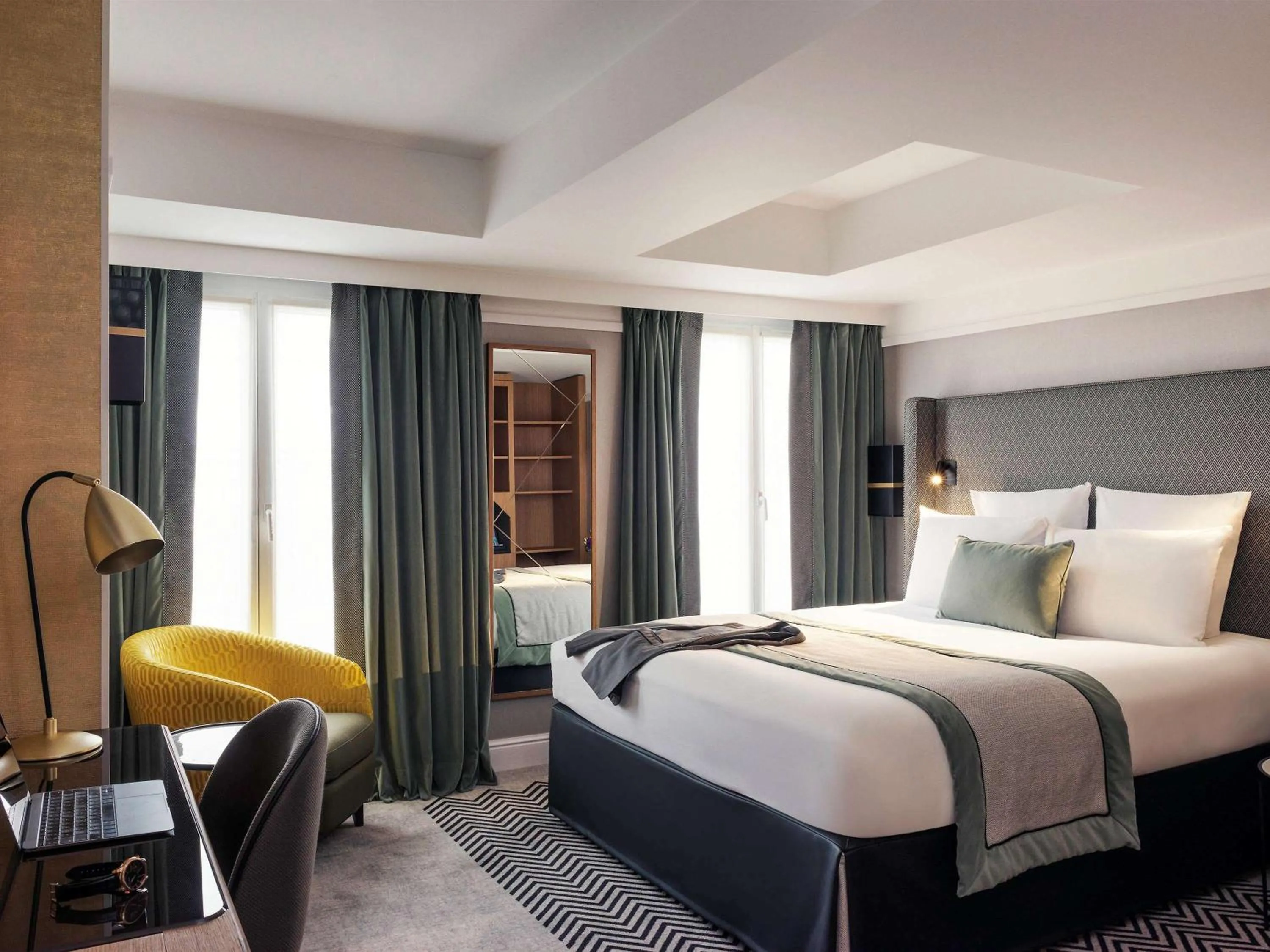 Photo of the whole room, Bed in Mercure Paris Opera Garnier Hôtel & Spa