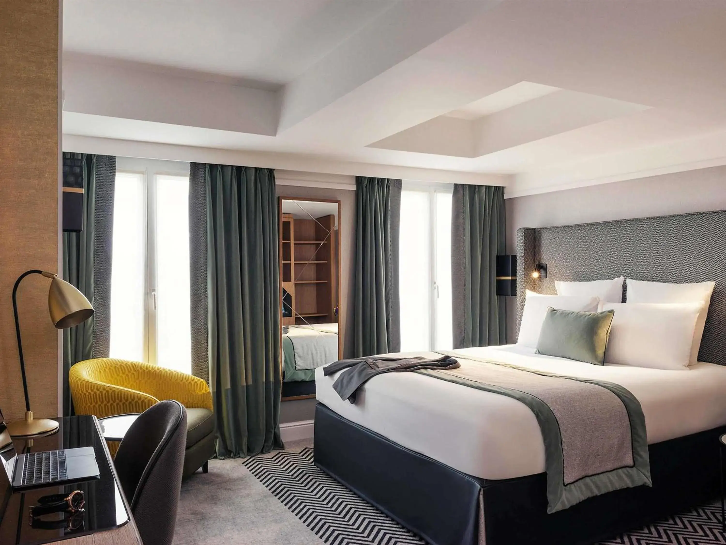 Bedroom, Bed in Mercure Paris Opera Garnier Hôtel & Spa Bedroom, Bed in Mercure Paris Opera Garnier Hôtel & Spa