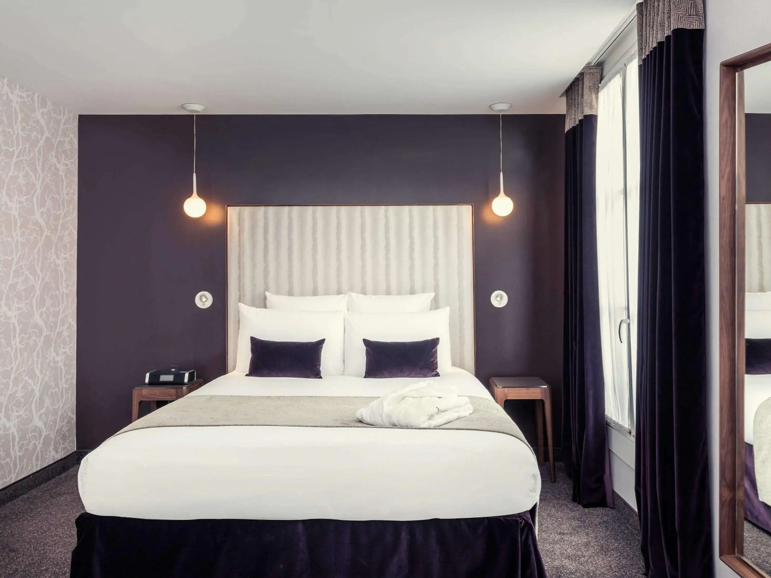 Bedroom, Bed in Mercure Paris Opera Garnier Hôtel & Spa Bedroom, Bed in Mercure Paris Opera Garnier Hôtel & Spa