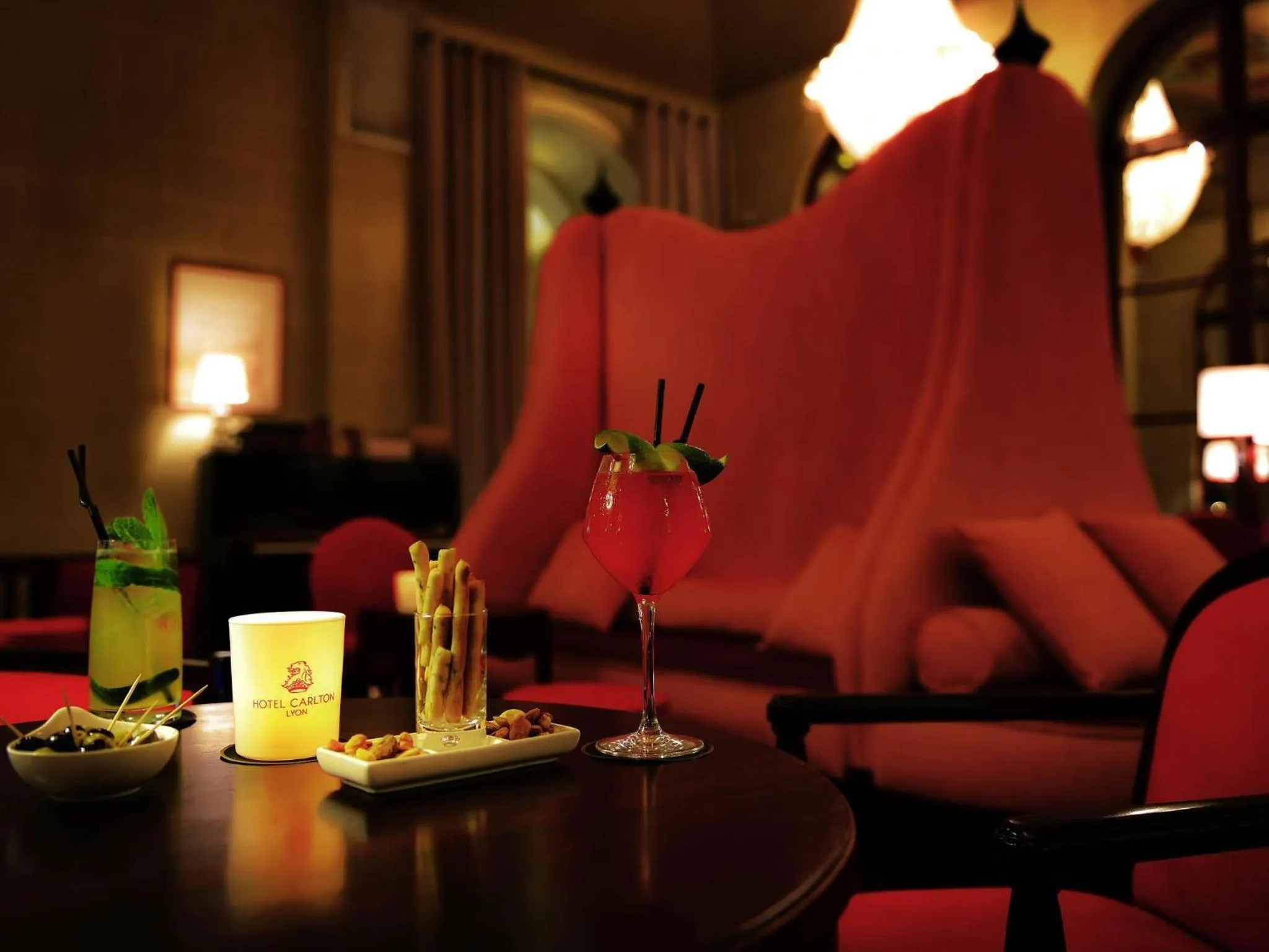 Lounge or bar in Carlton Hotel Lyon - MGallery Collection