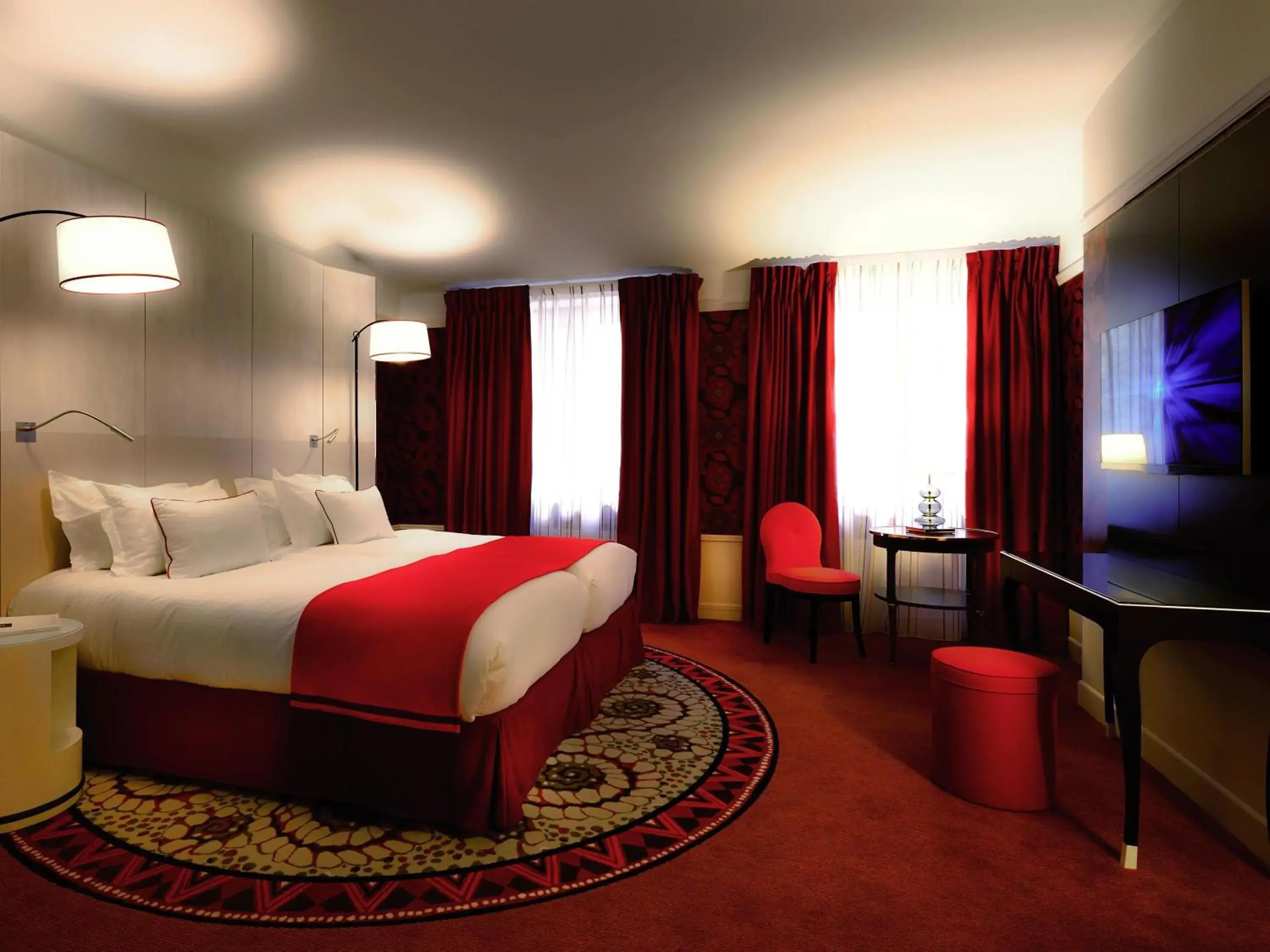 Bedroom, Bed in Carlton Hotel Lyon - MGallery Collection Bedroom, Bed in Carlton Hotel Lyon - MGallery Collection