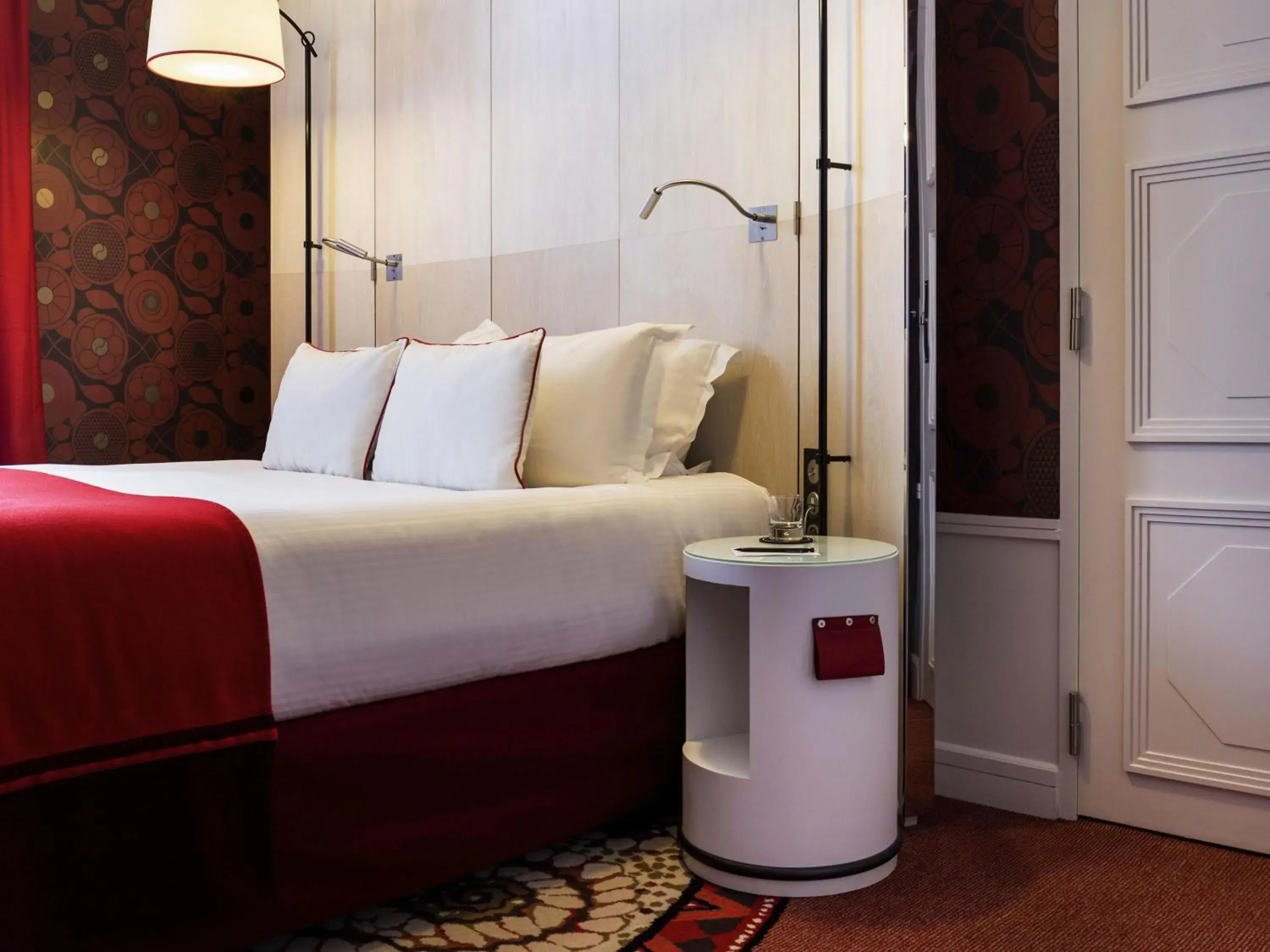 Bedroom, Bed in Carlton Hotel Lyon - MGallery Collection Bedroom, Bed in Carlton Hotel Lyon - MGallery Collection