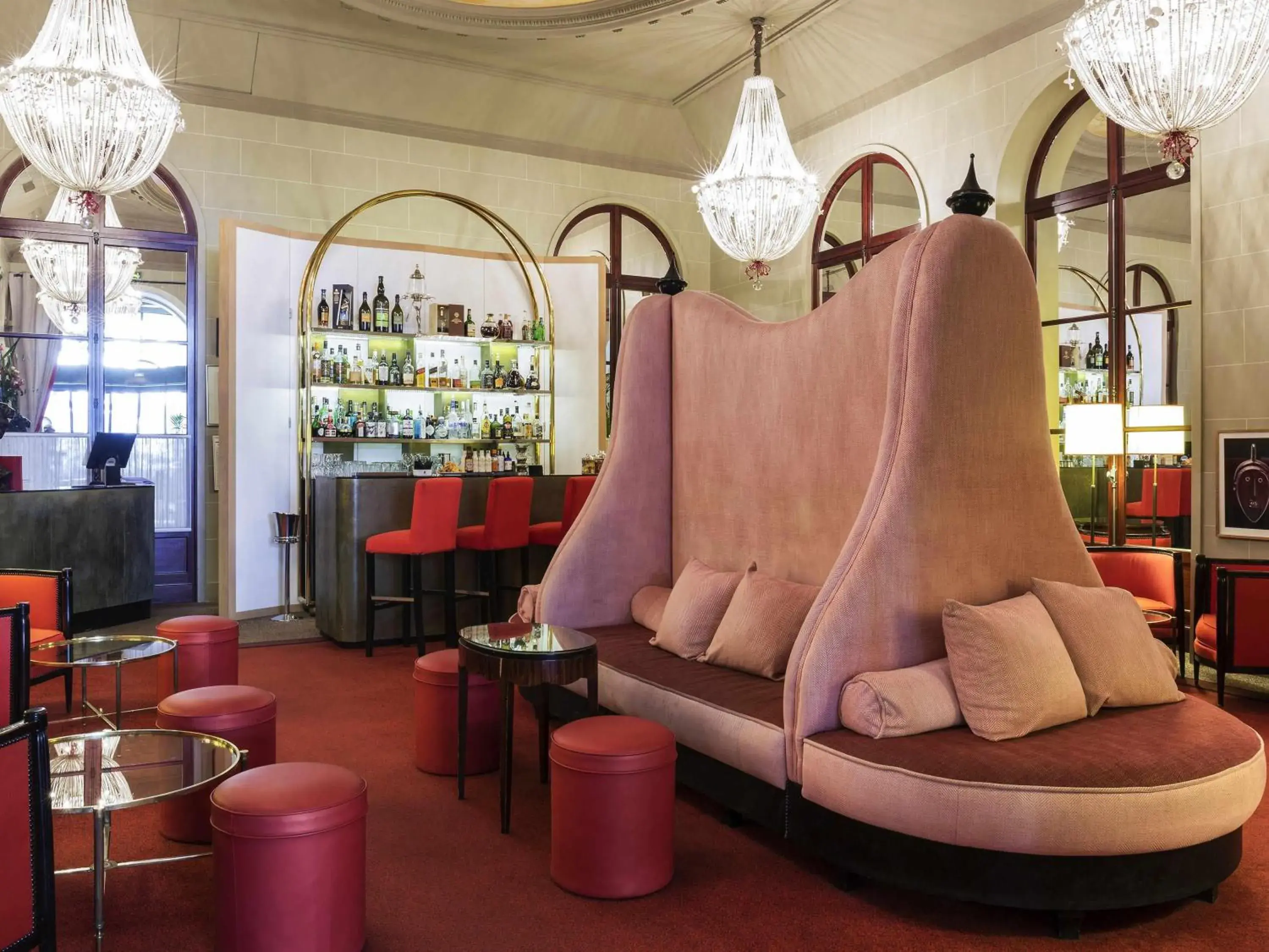 Lounge or bar in Carlton Hotel Lyon - MGallery Collection Lounge or bar in Carlton Hotel Lyon - MGallery Collection