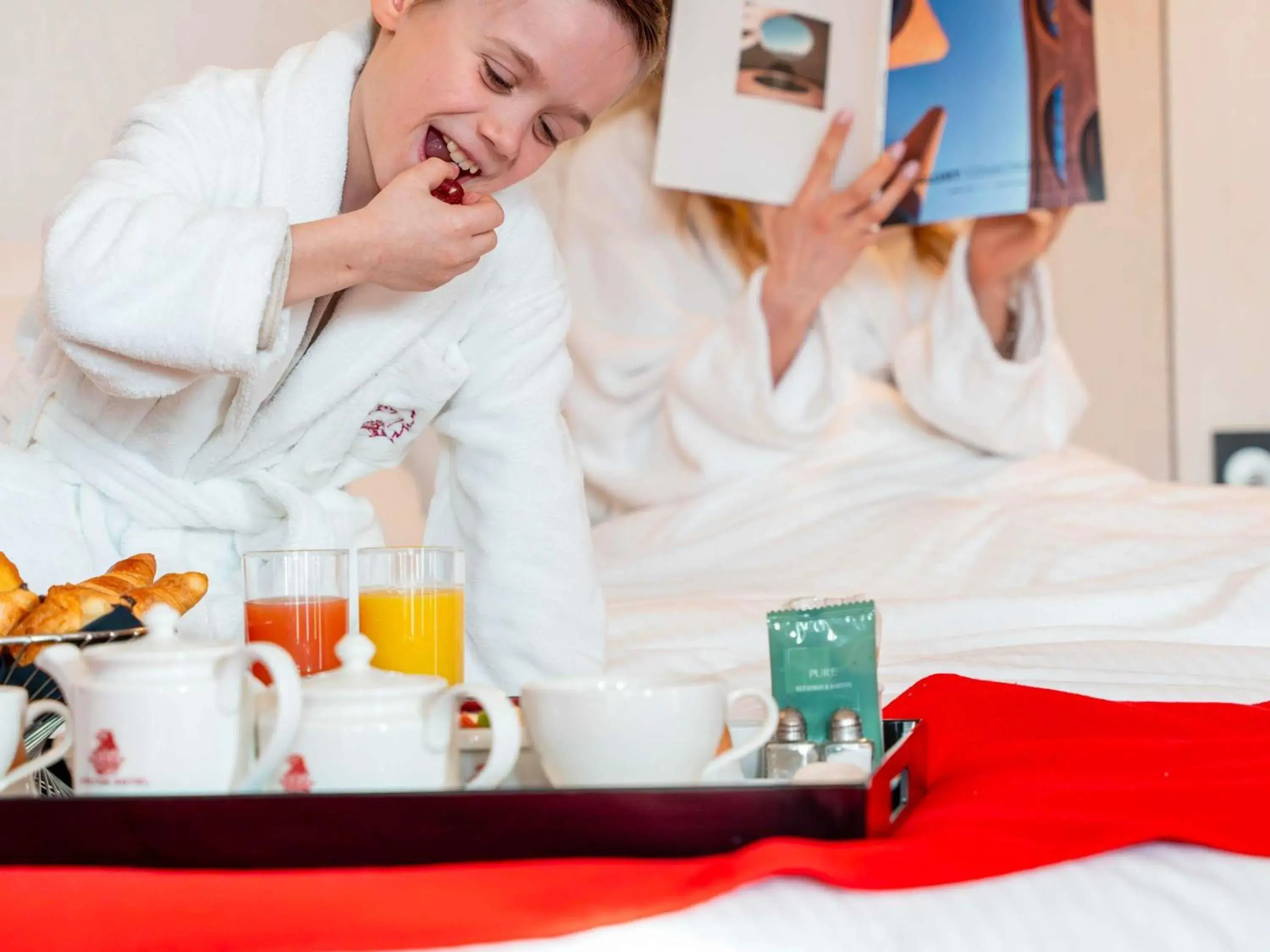 Property building, Bed in Carlton Hotel Lyon - MGallery Collection Property building, Bed in Carlton Hotel Lyon - MGallery Collection