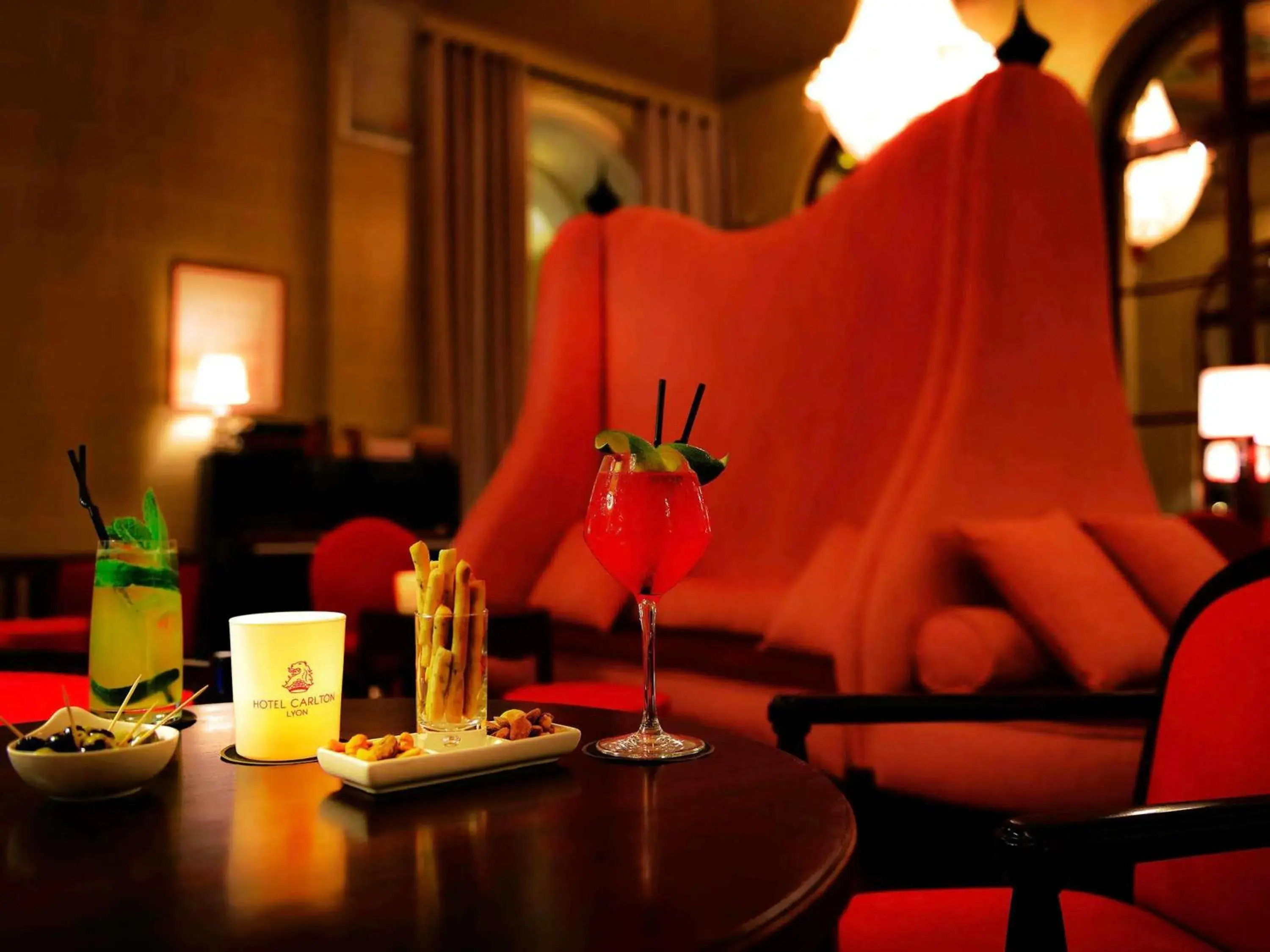 Lounge or bar in Carlton Hotel Lyon - MGallery Collection Lounge or bar in Carlton Hotel Lyon - MGallery Collection