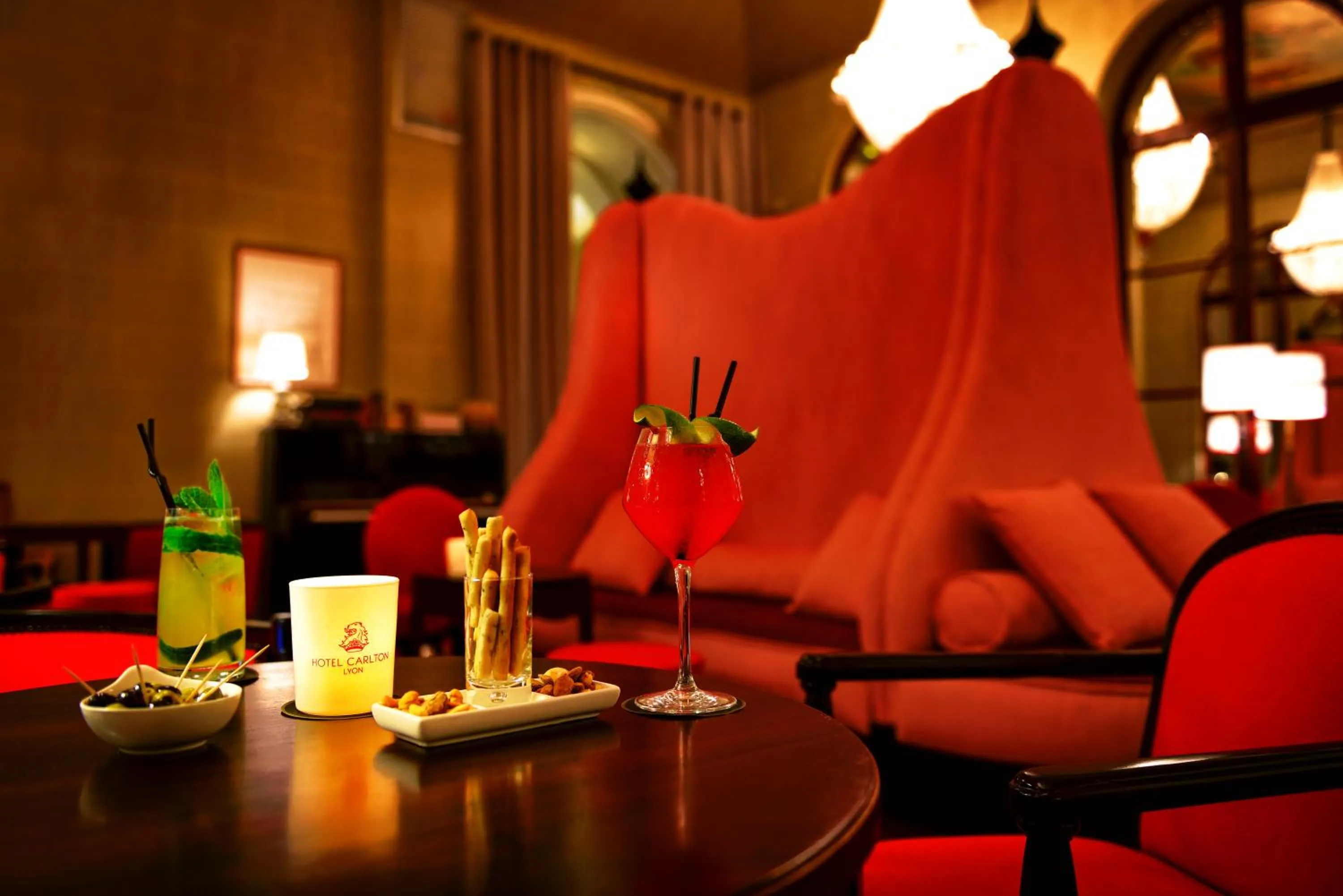 Lounge or bar in Carlton Hotel Lyon - MGallery Collection