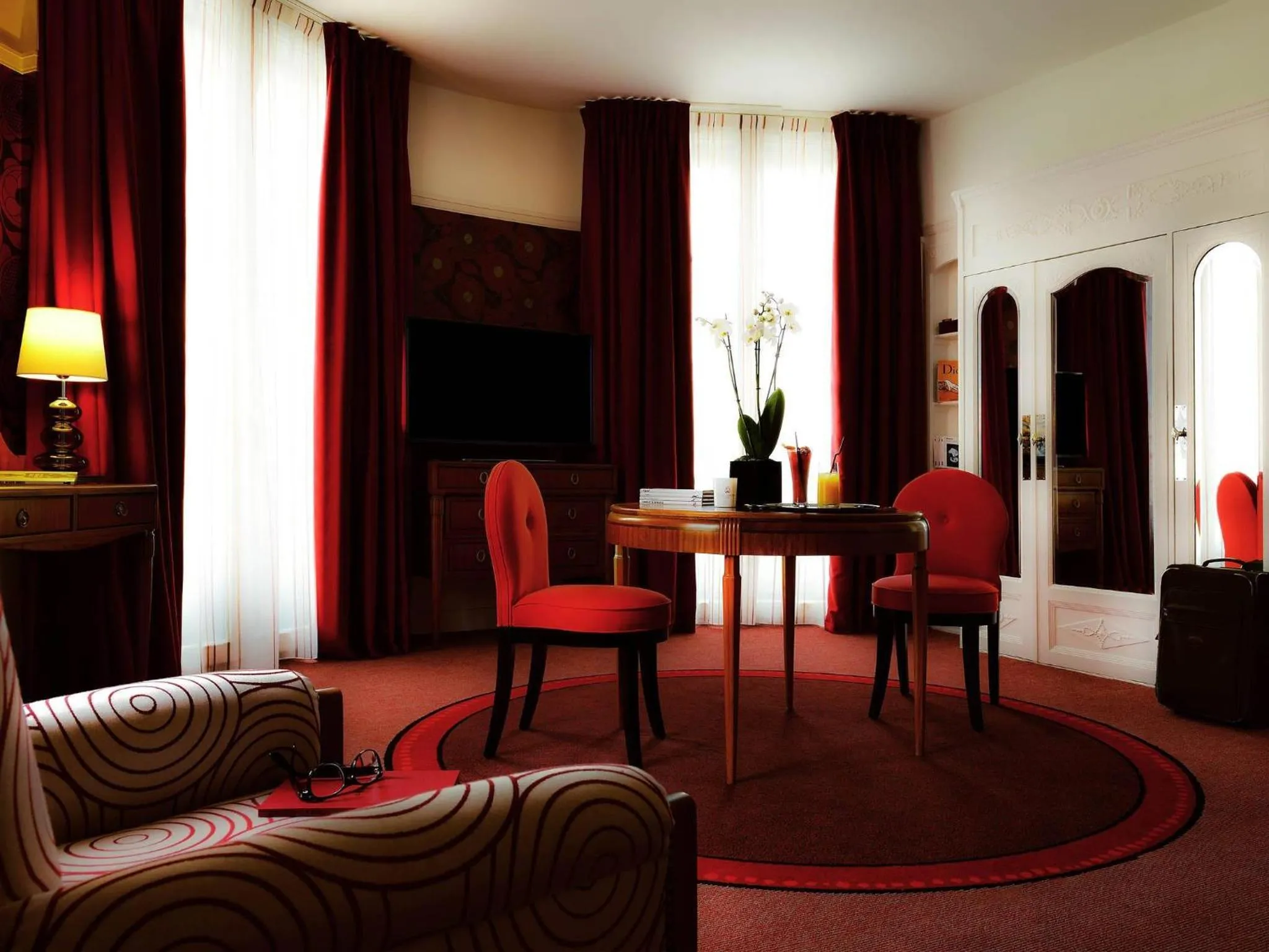 Photo of the whole room in Carlton Hotel Lyon - MGallery Collection