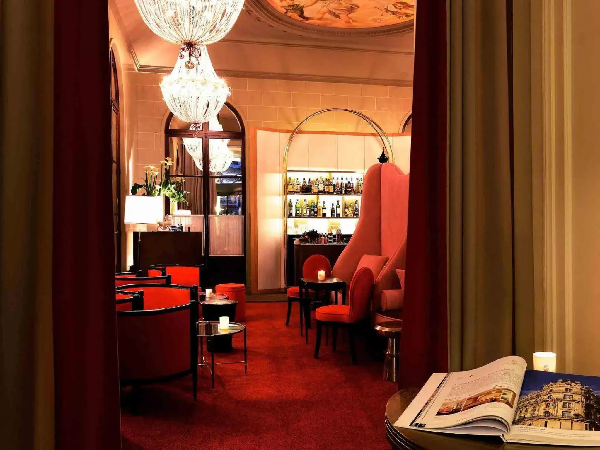 Lounge or bar in Carlton Hotel Lyon - MGallery Collection Lounge or bar in Carlton Hotel Lyon - MGallery Collection