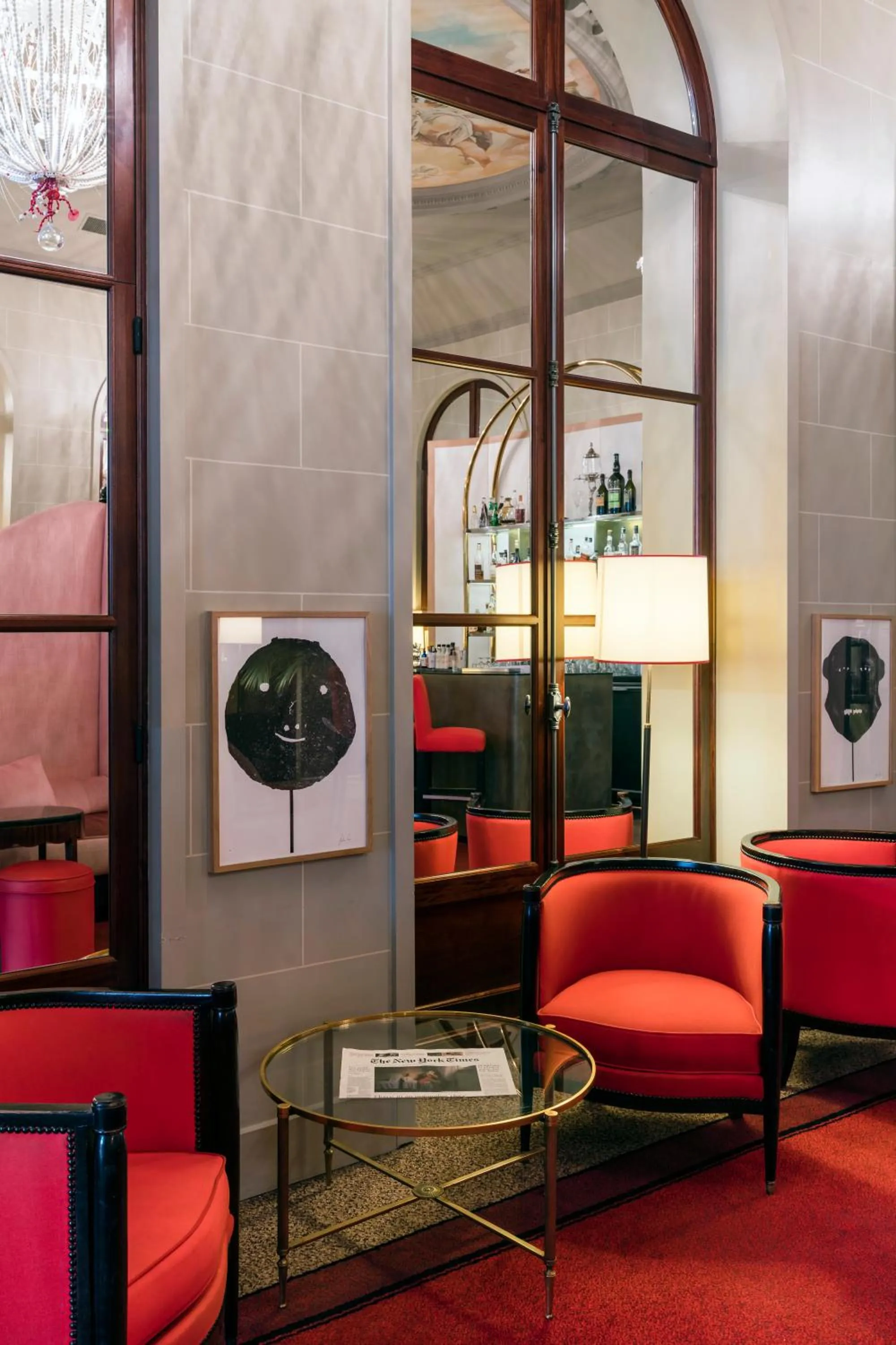 Lounge or bar in Carlton Hotel Lyon - MGallery Collection