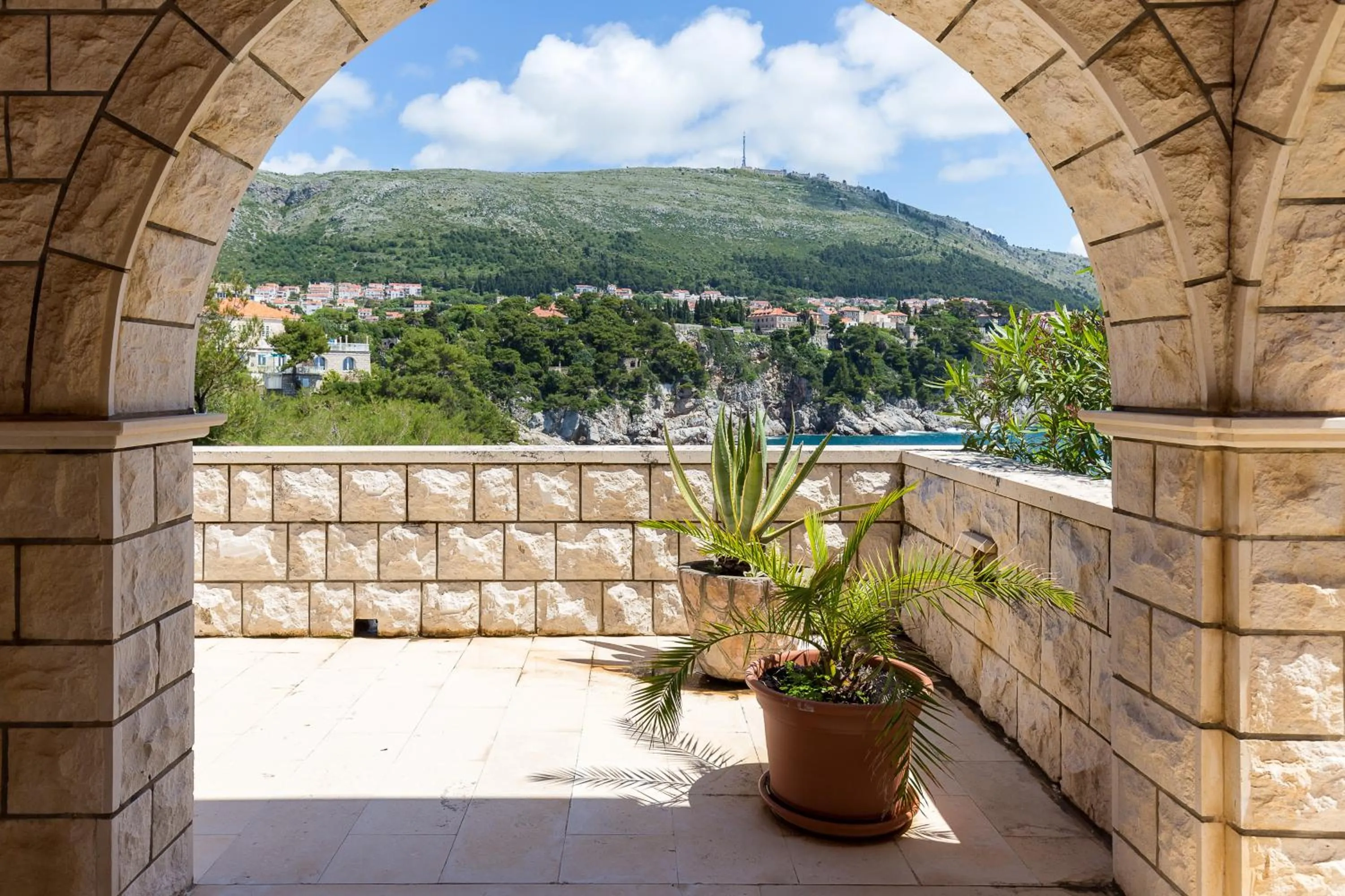 Facade/entrance in Guest House Steel